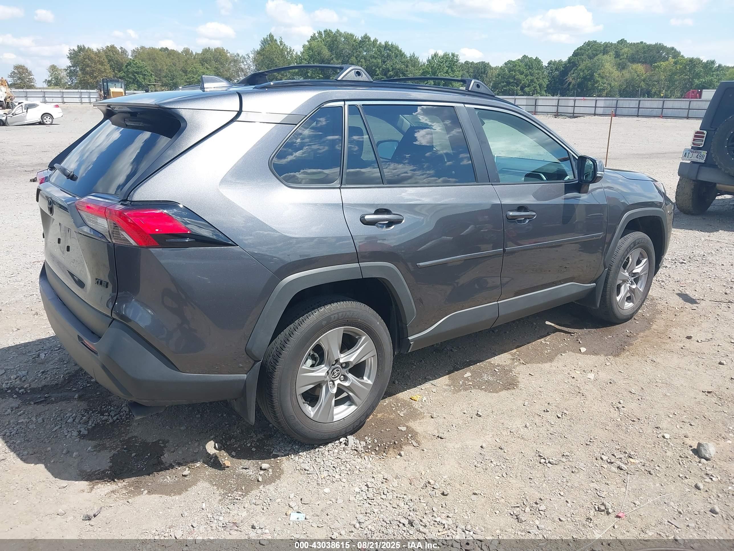 TOYOTA RAV4 image 4