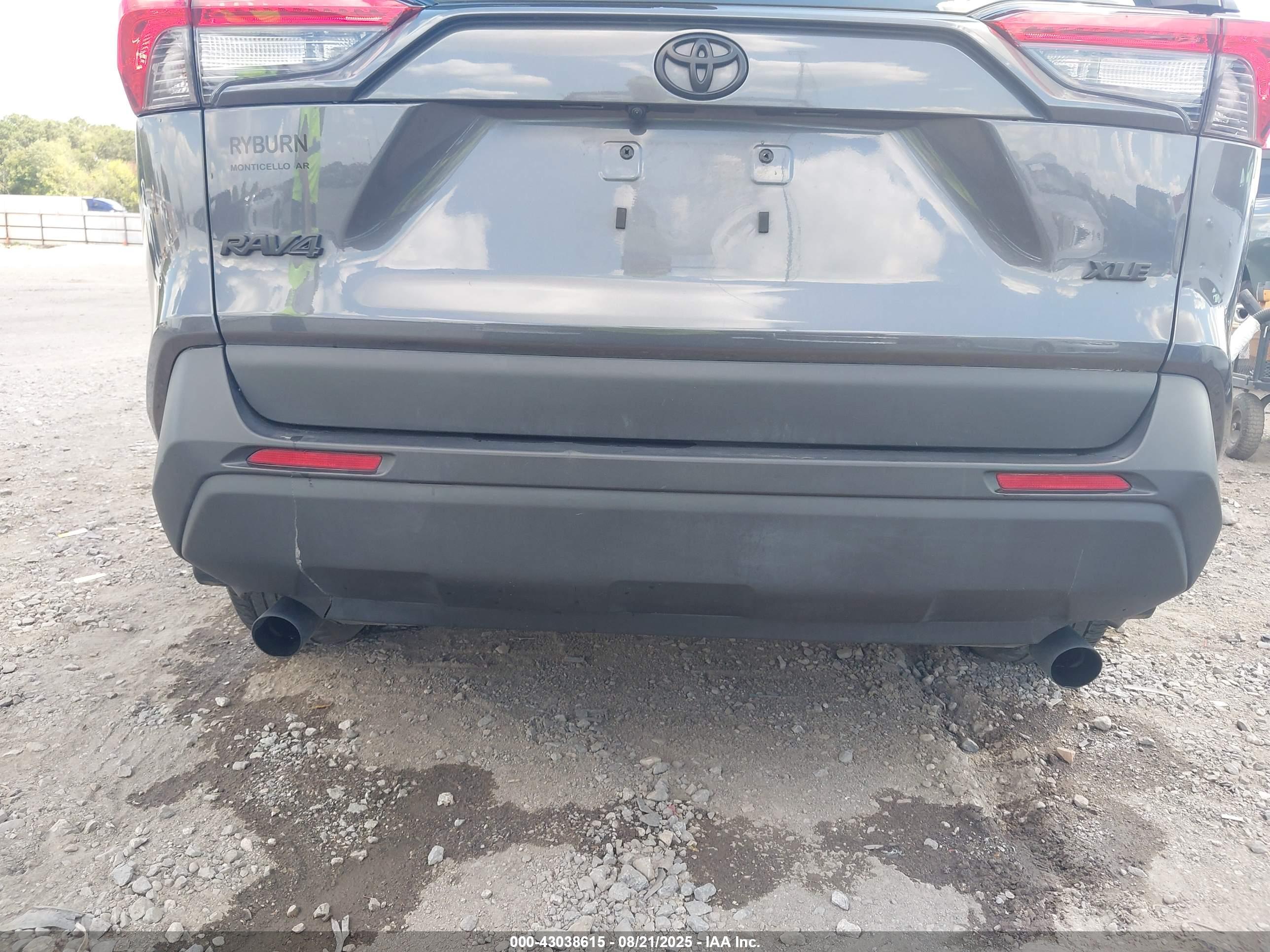 TOYOTA RAV4 image 6