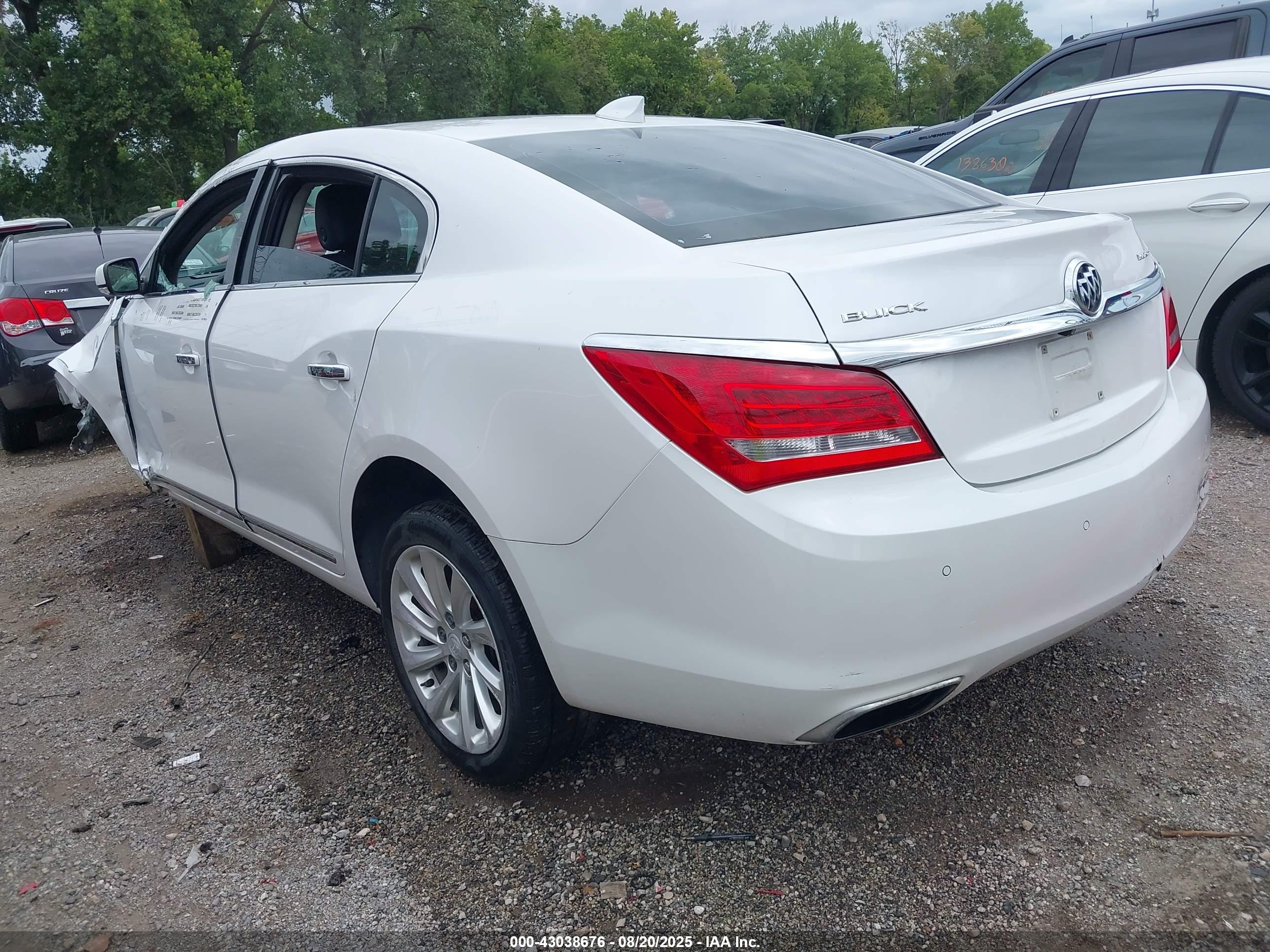 BUICK LACROSSE image 3