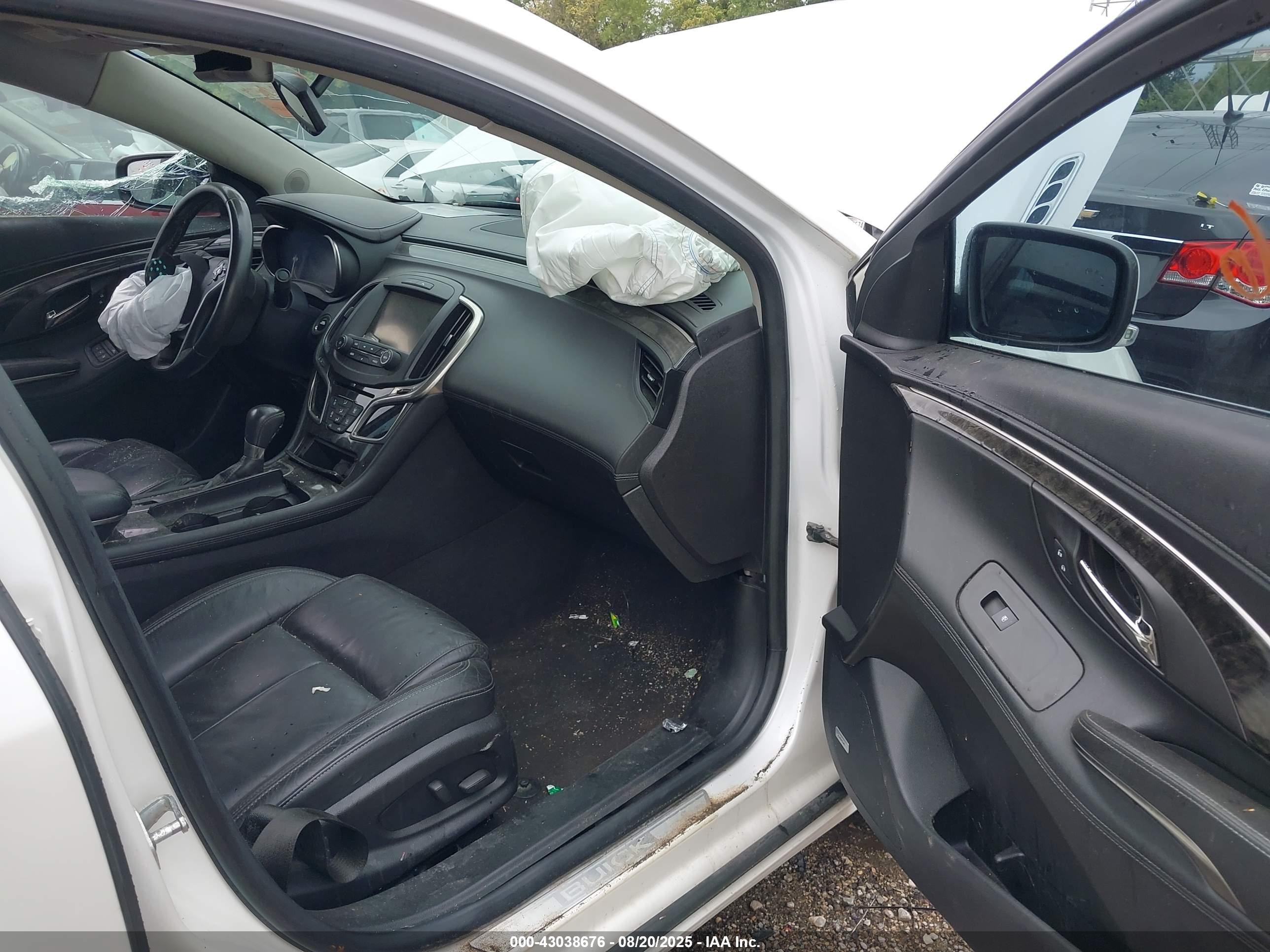 BUICK LACROSSE image 5