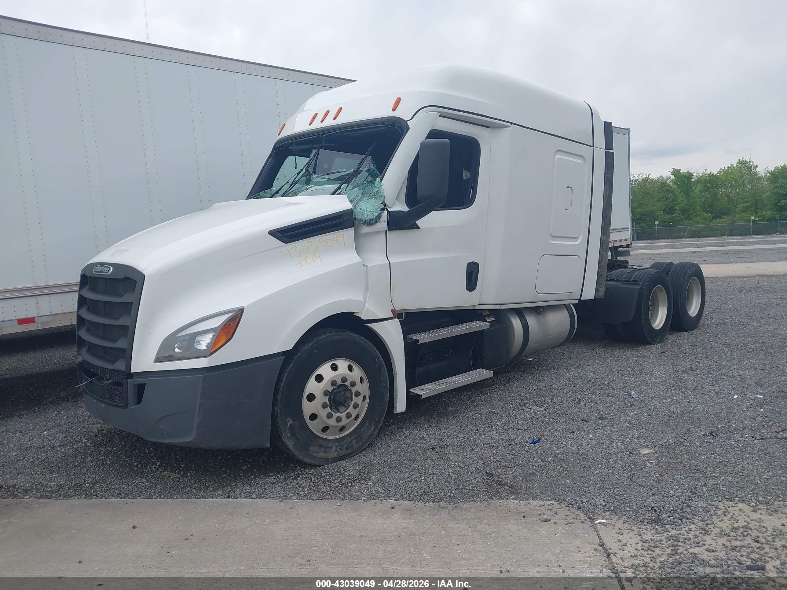 FREIGHTLINER NEW image 2