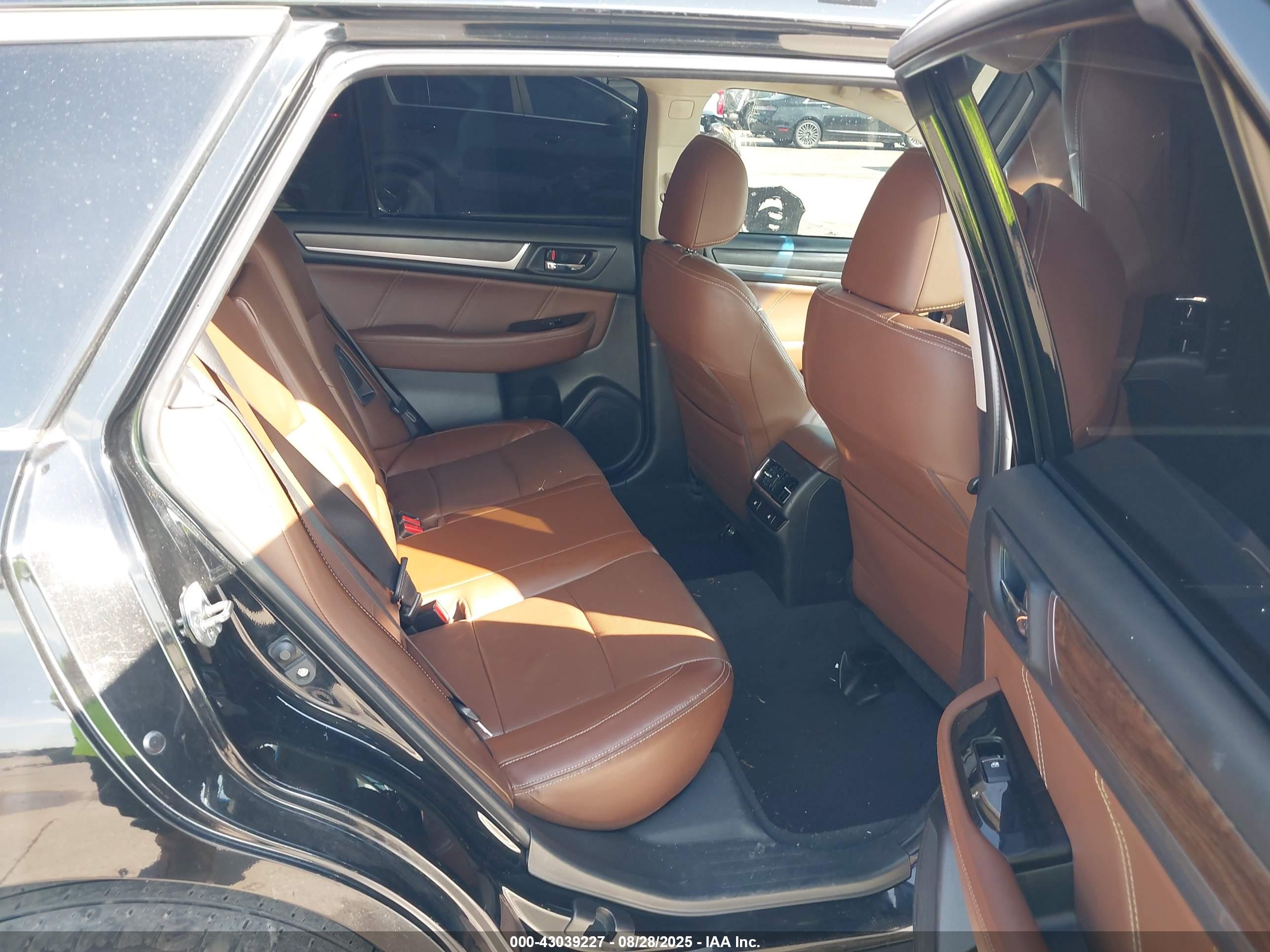 SUBARU OUTBACK image 8