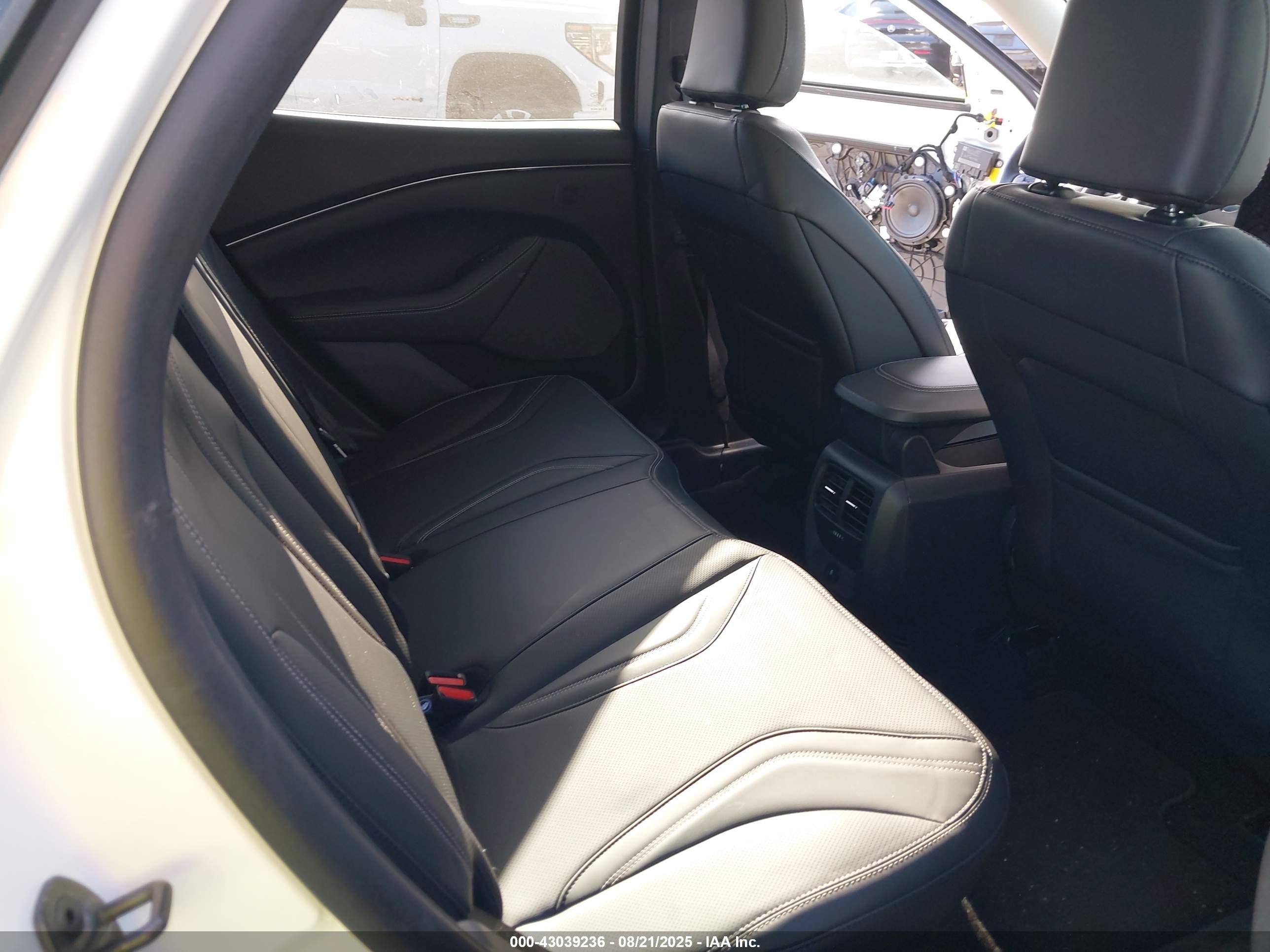 FORD MUSTANG image 8