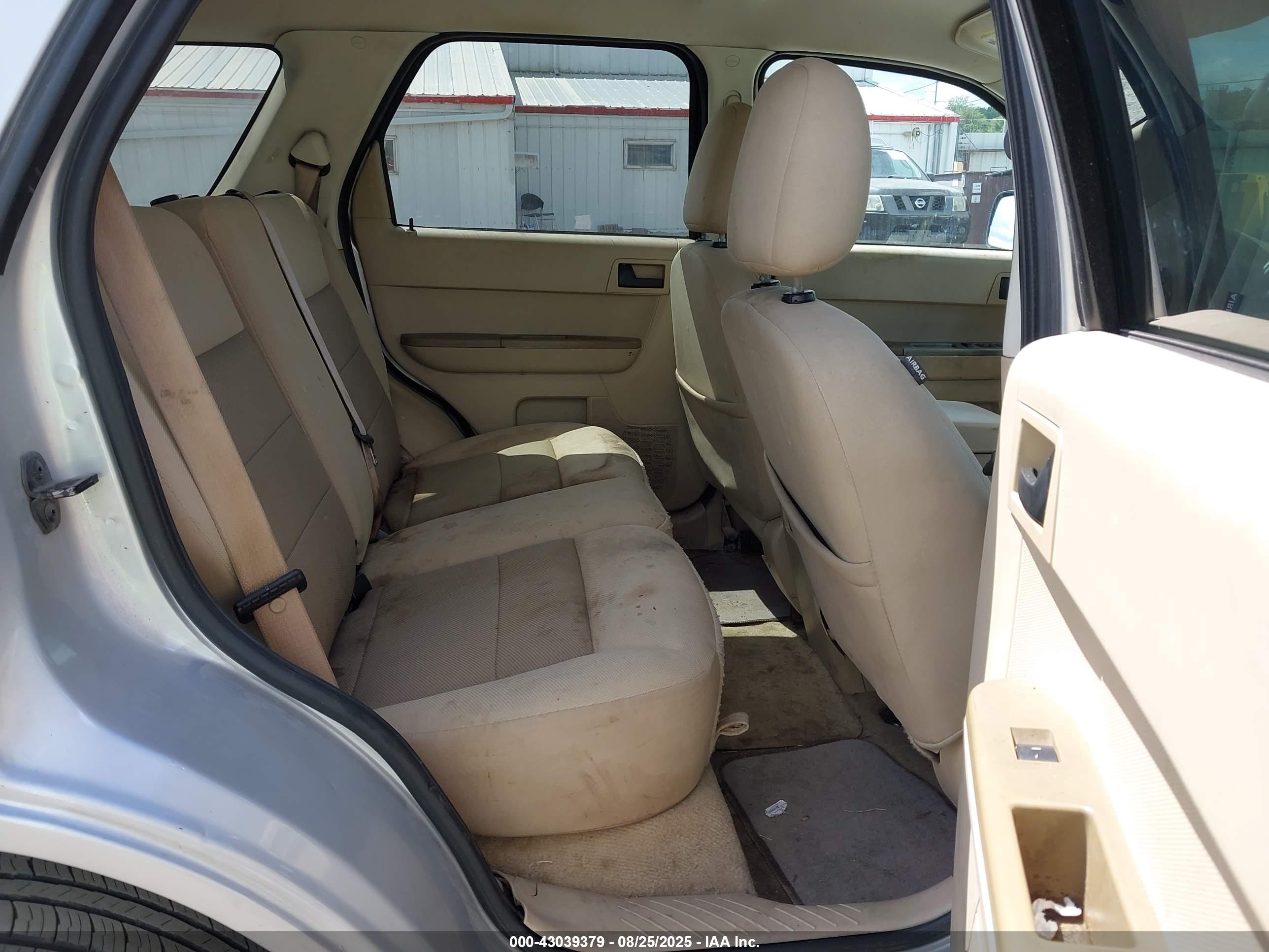 FORD ESCAPE image 8