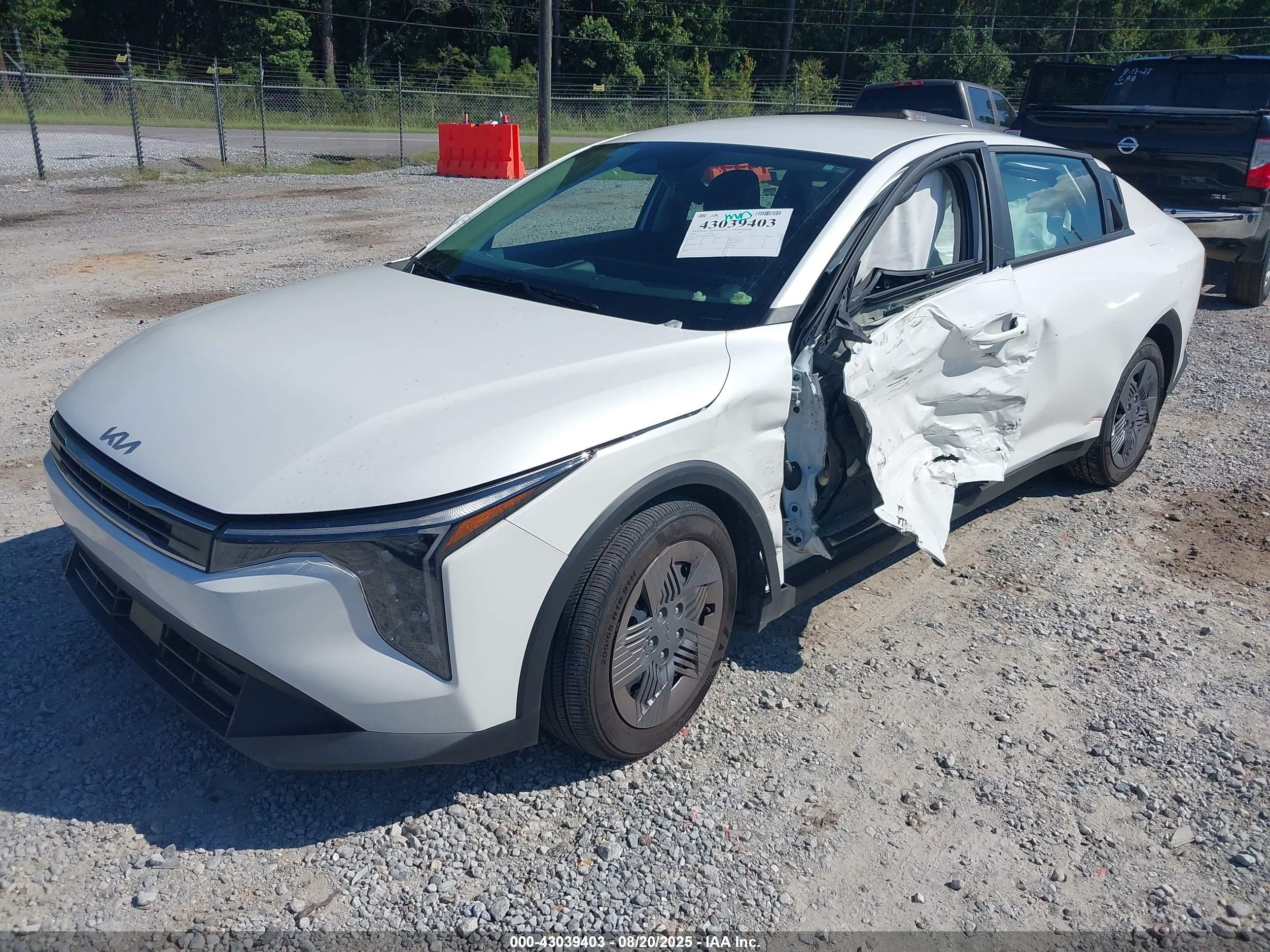 KIA K4 image 2