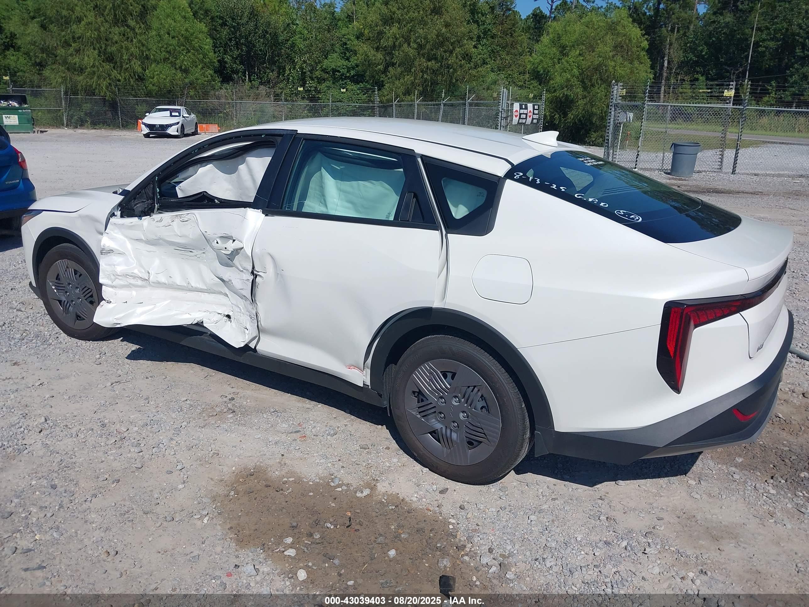 KIA K4 image 3