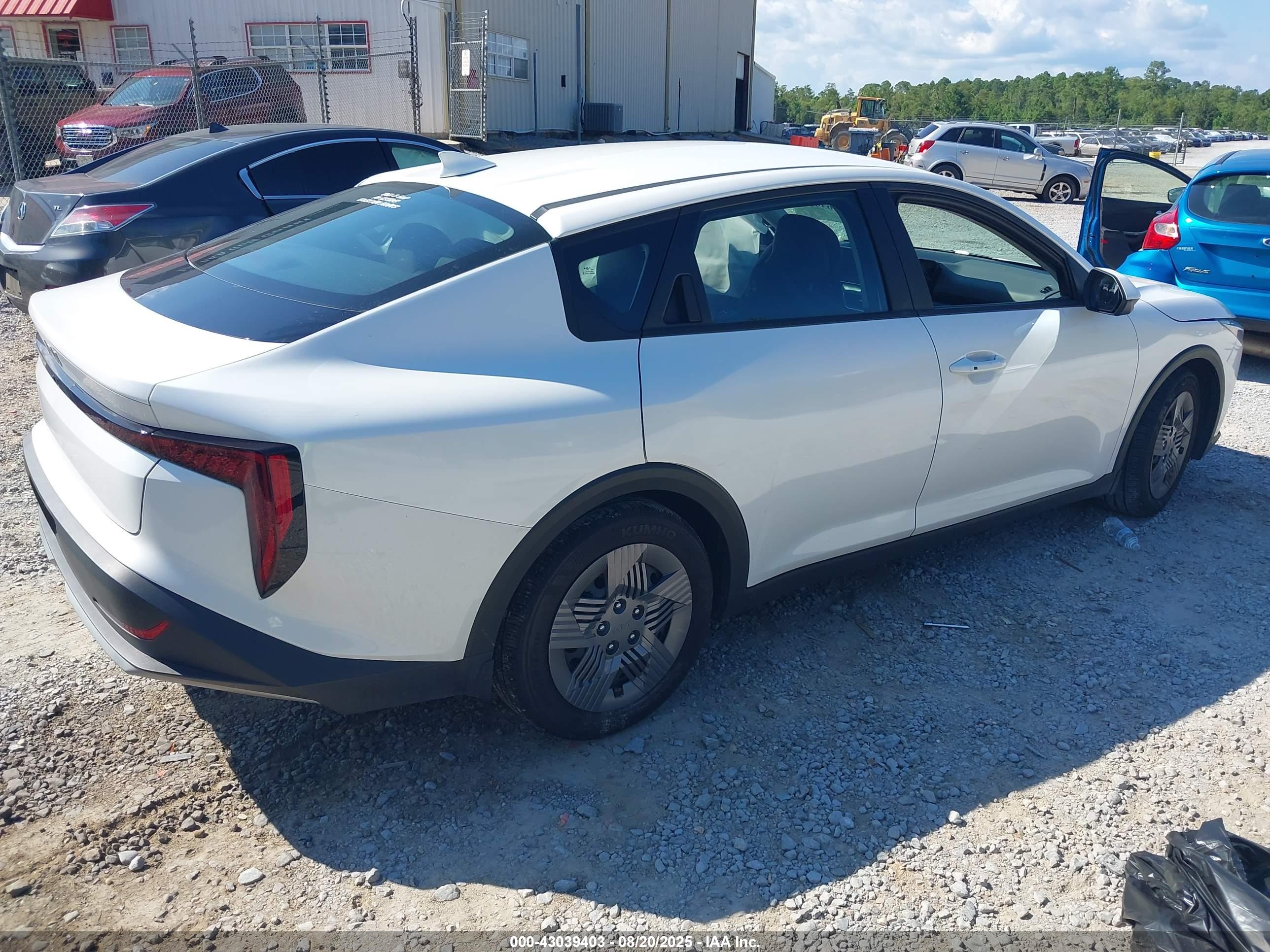 KIA K4 image 4