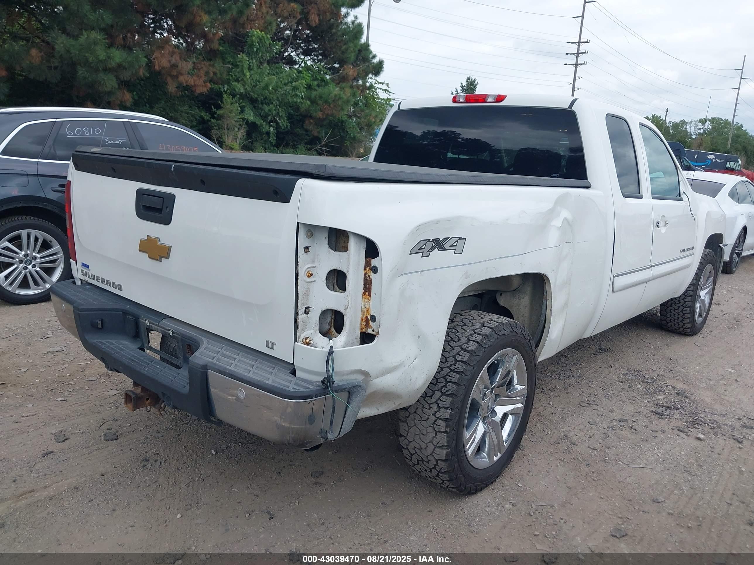 CHEVROLET SILVERADO image 4