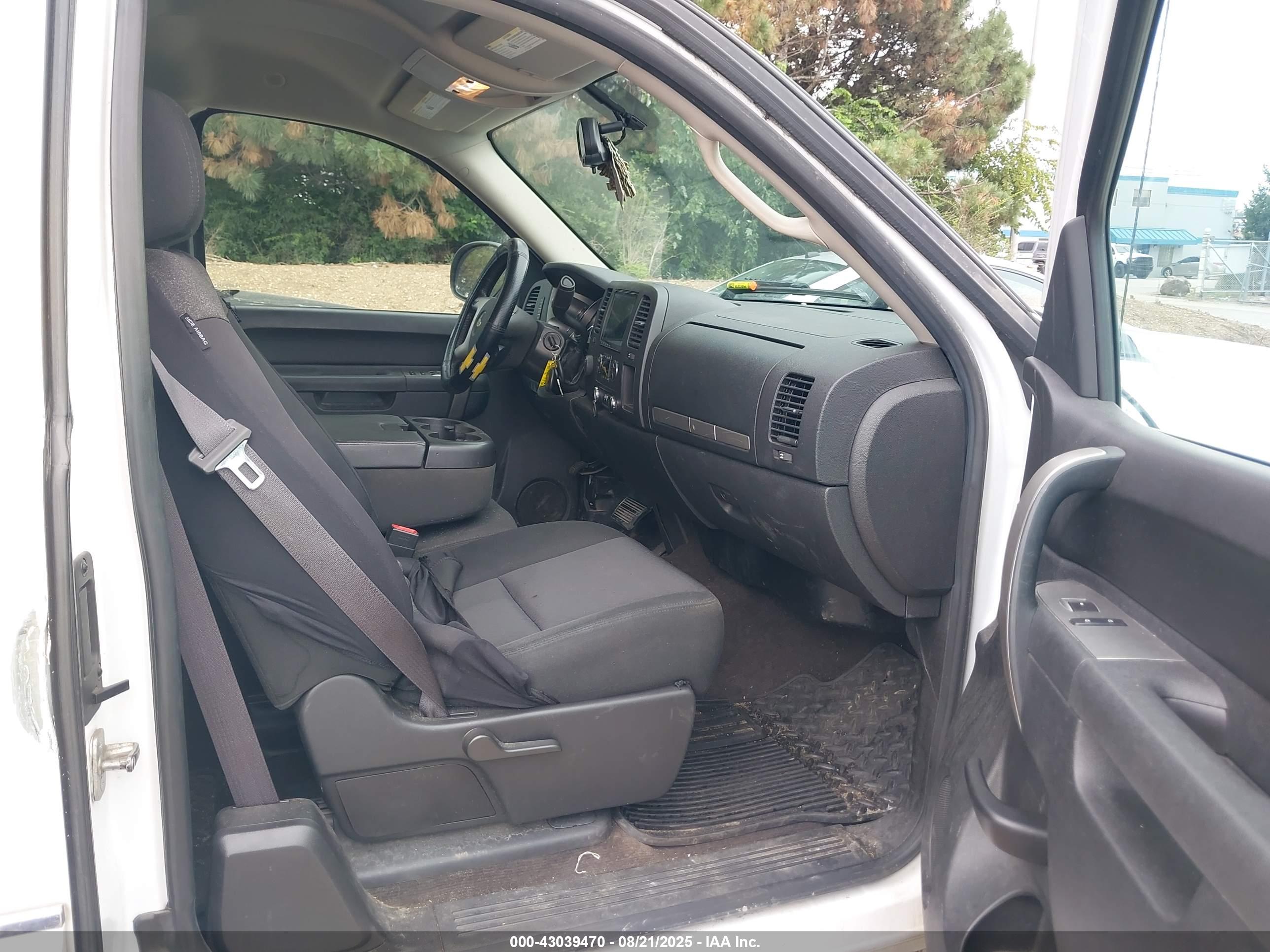 CHEVROLET SILVERADO image 5