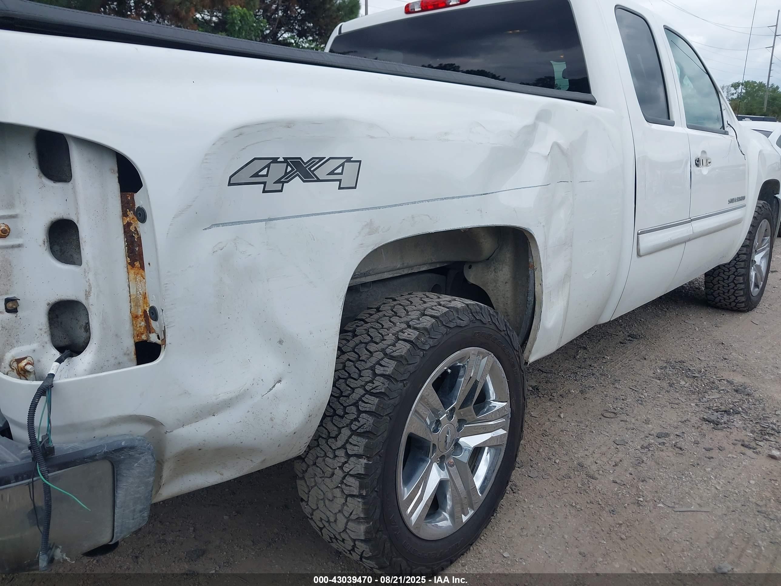 CHEVROLET SILVERADO image 6
