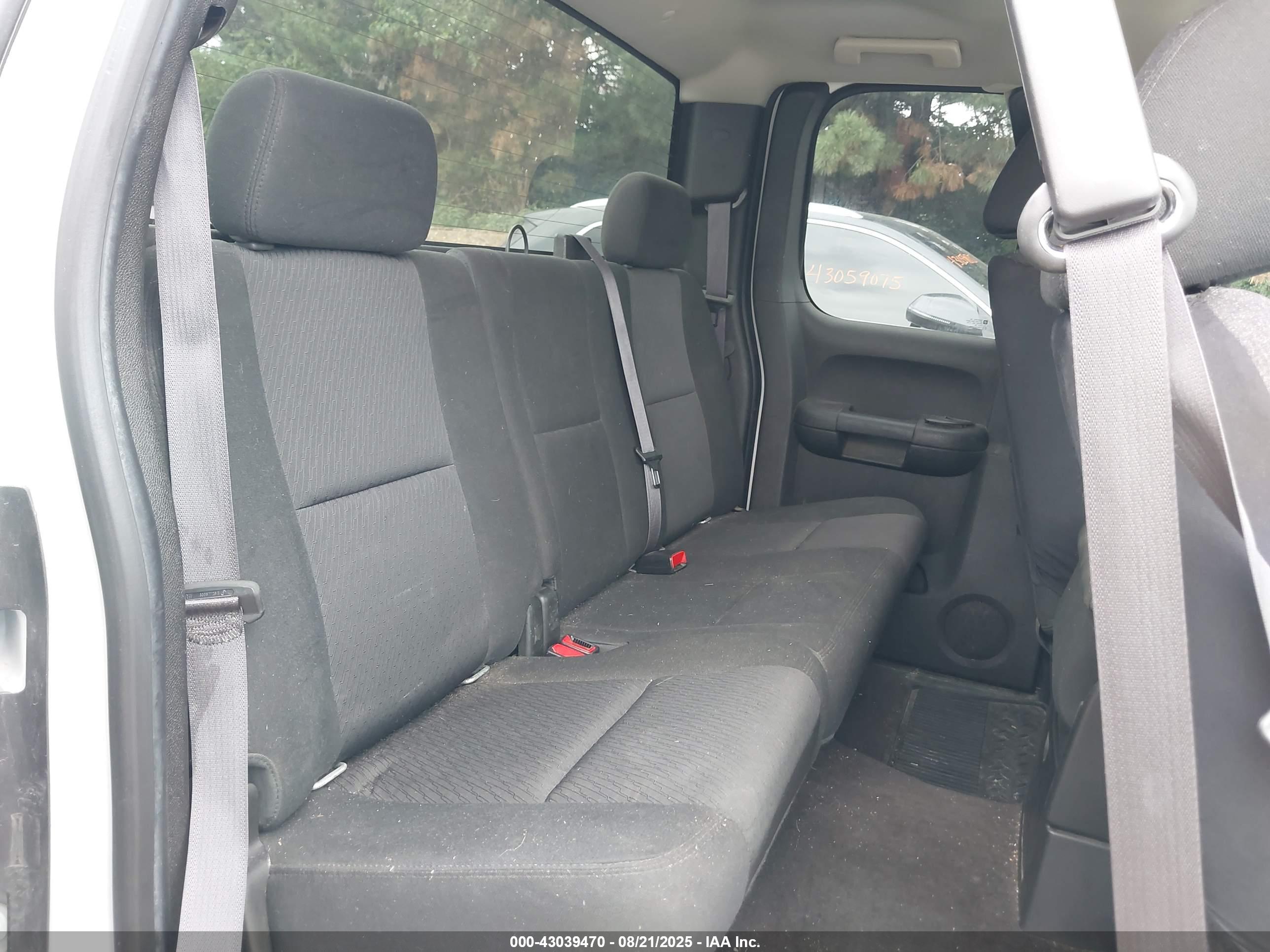 CHEVROLET SILVERADO image 8