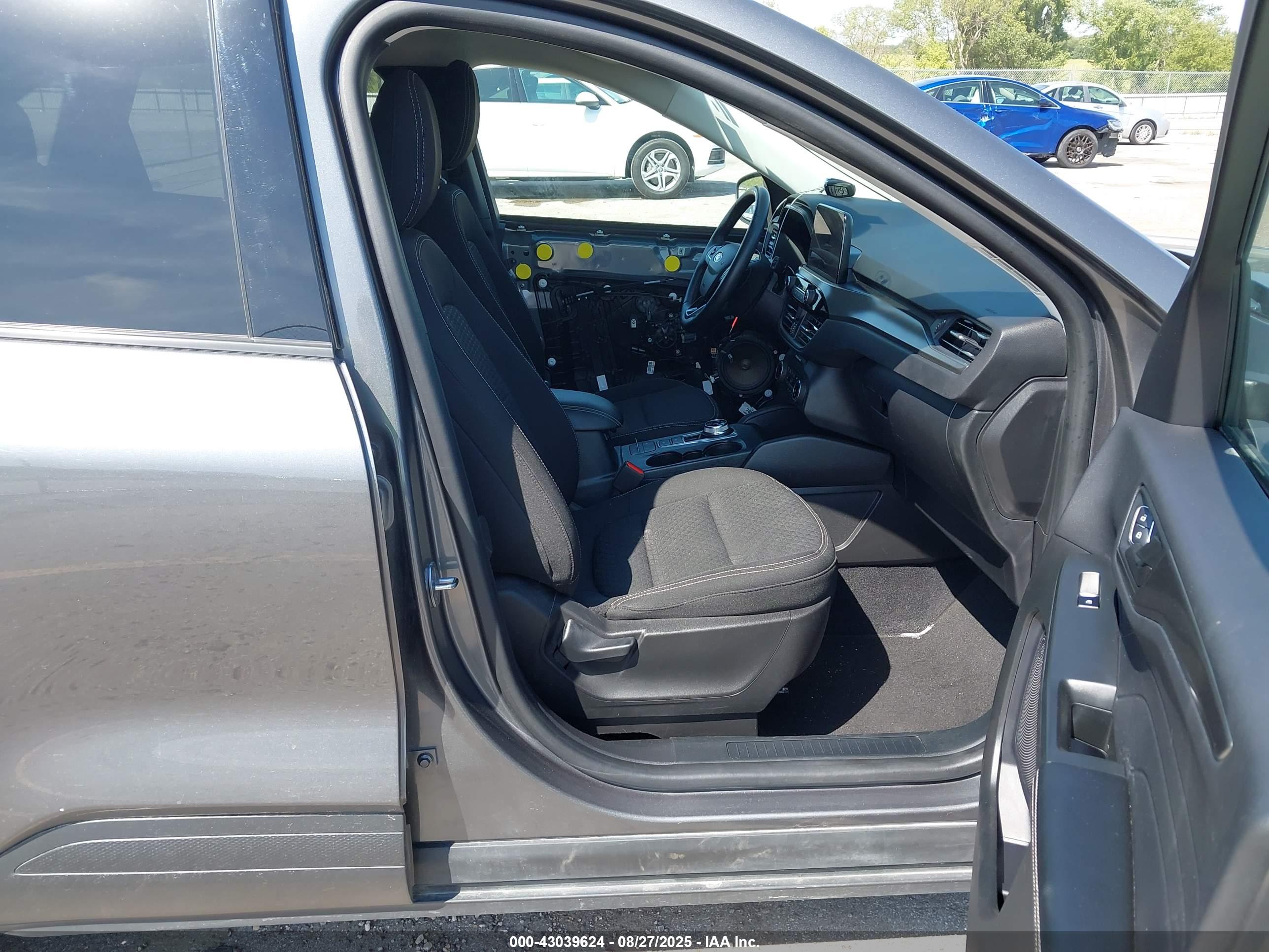 FORD ESCAPE image 5