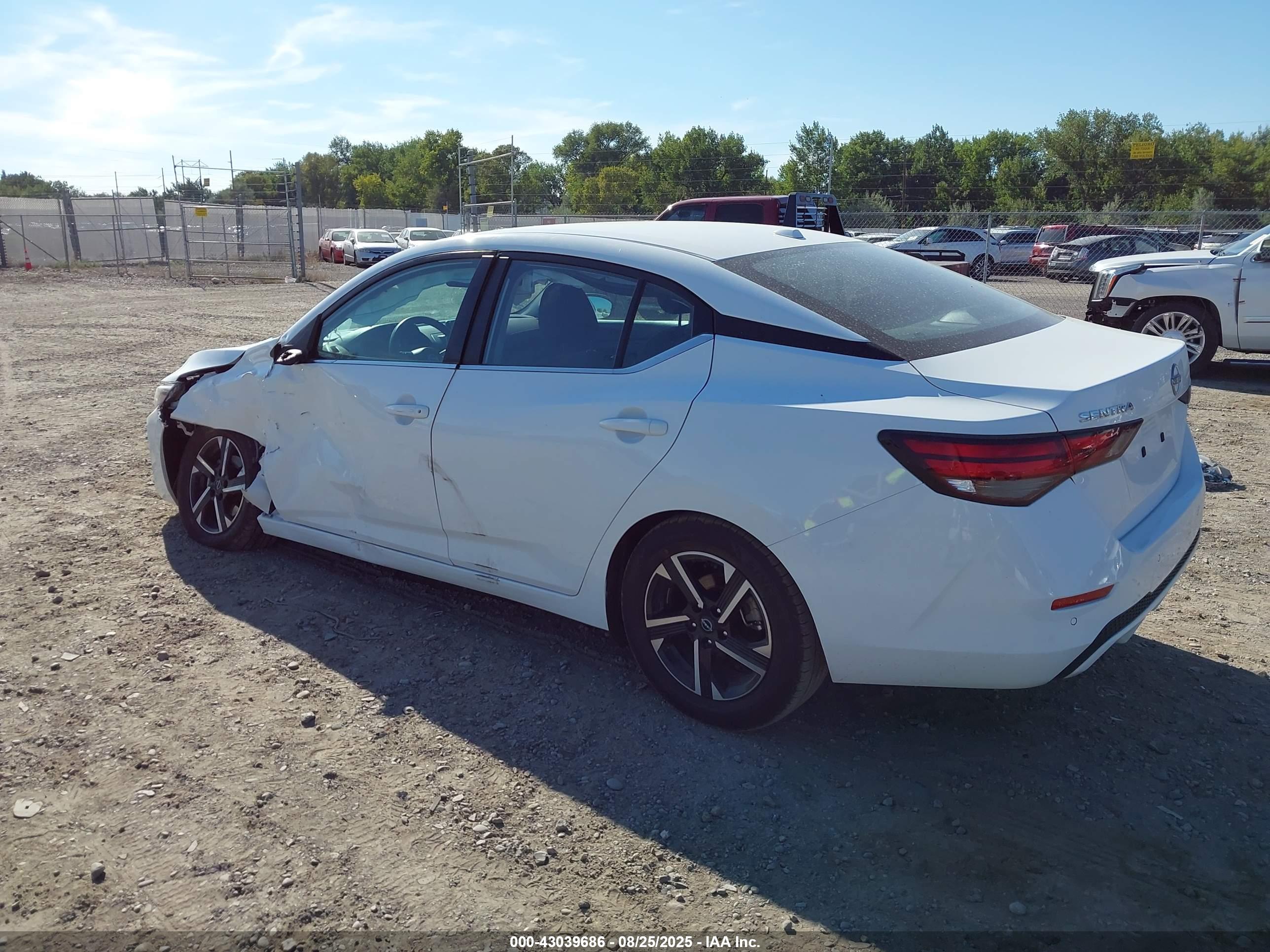 NISSAN SENTRA image 3