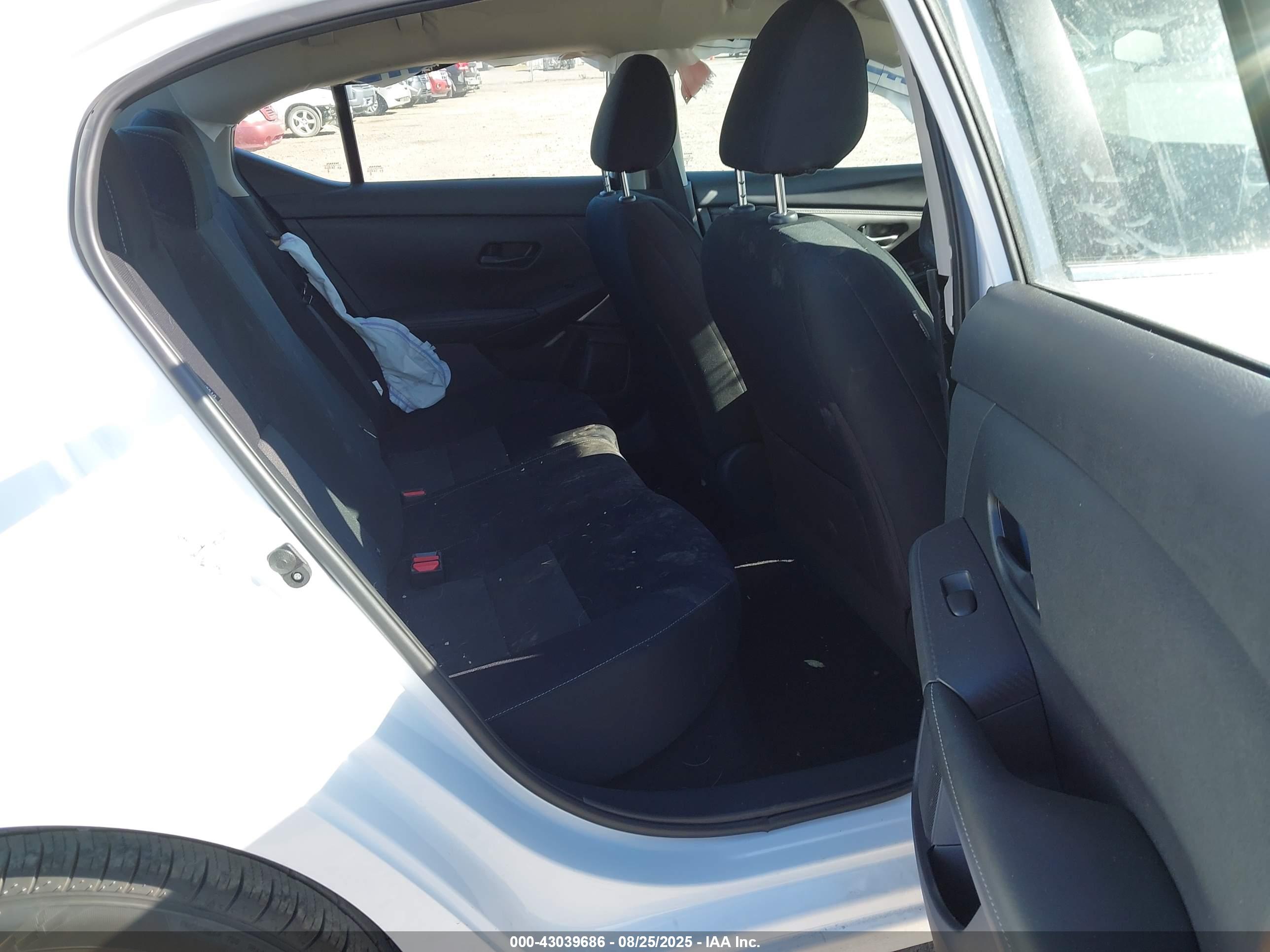 NISSAN SENTRA image 8