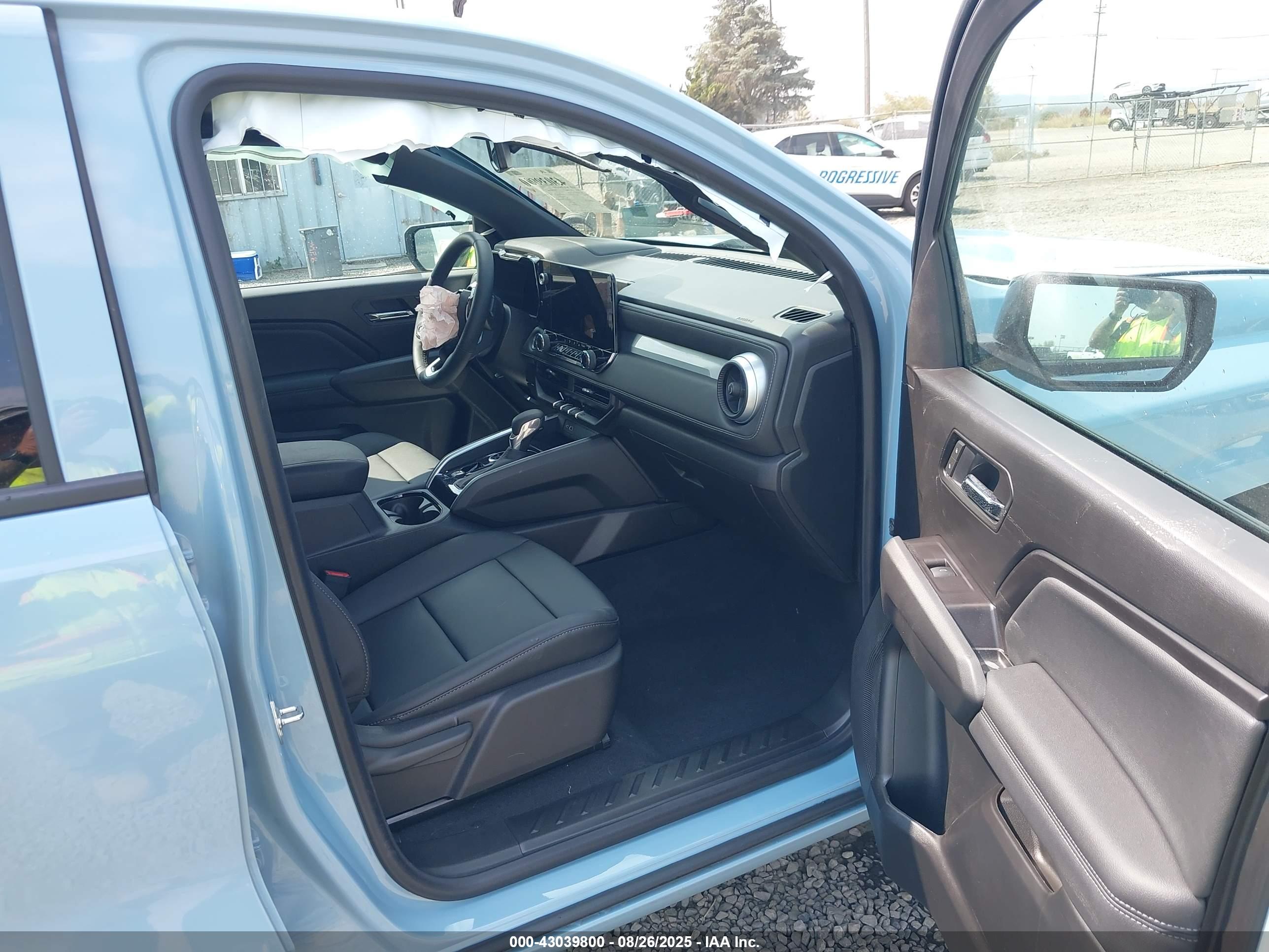 CHEVROLET COLORADO image 5