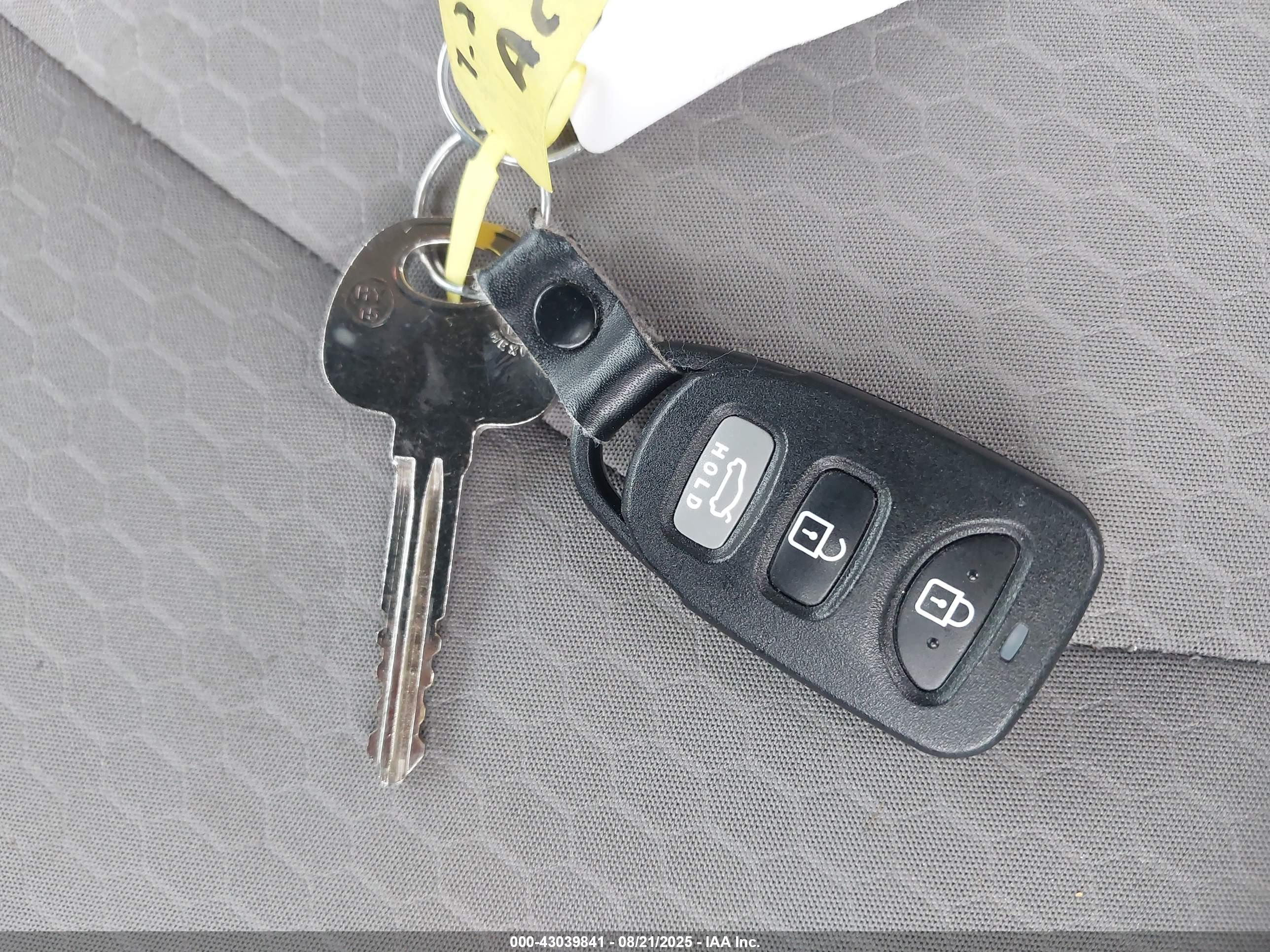 HYUNDAI ELANTRA image 11