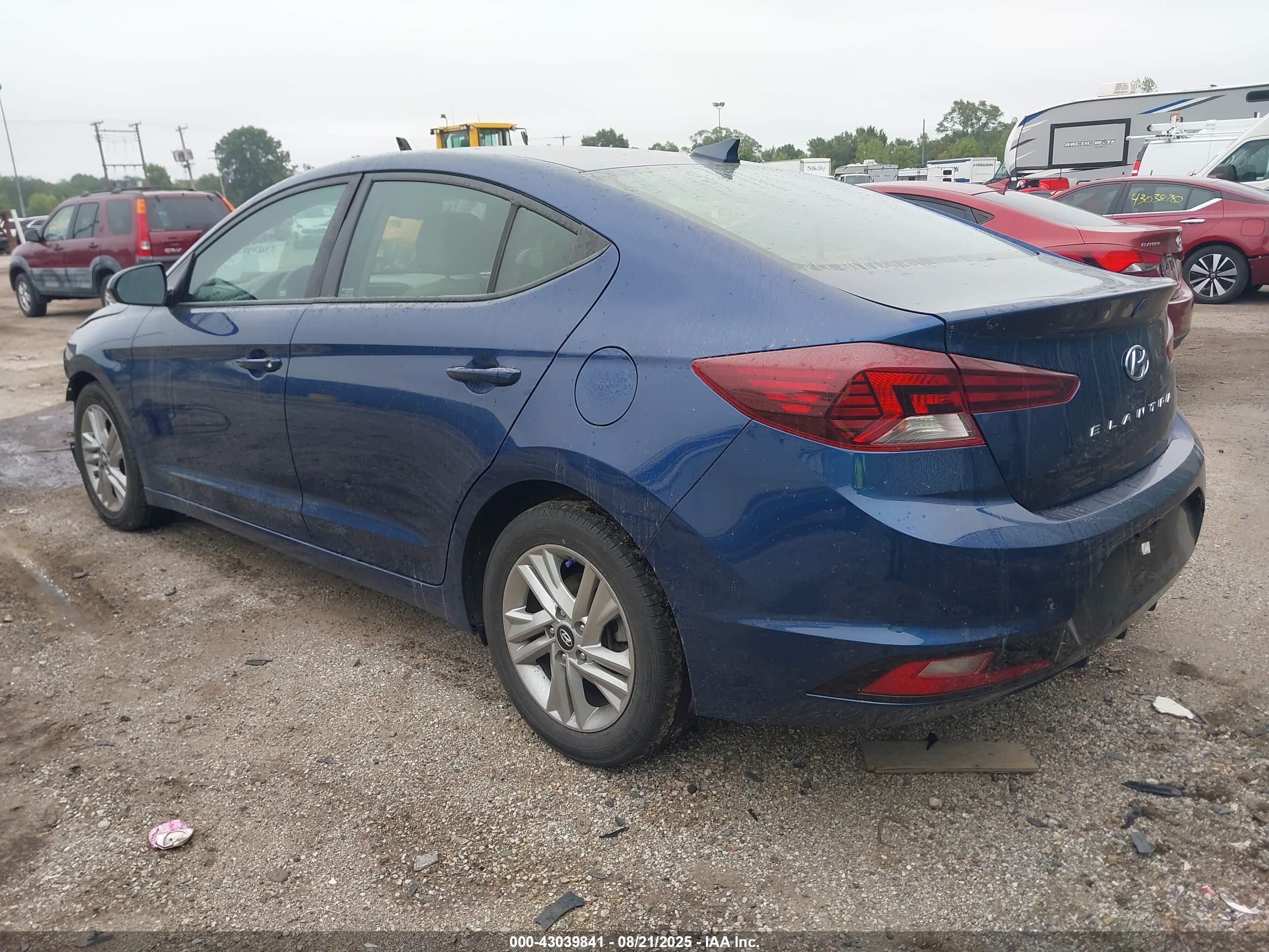 HYUNDAI ELANTRA image 3