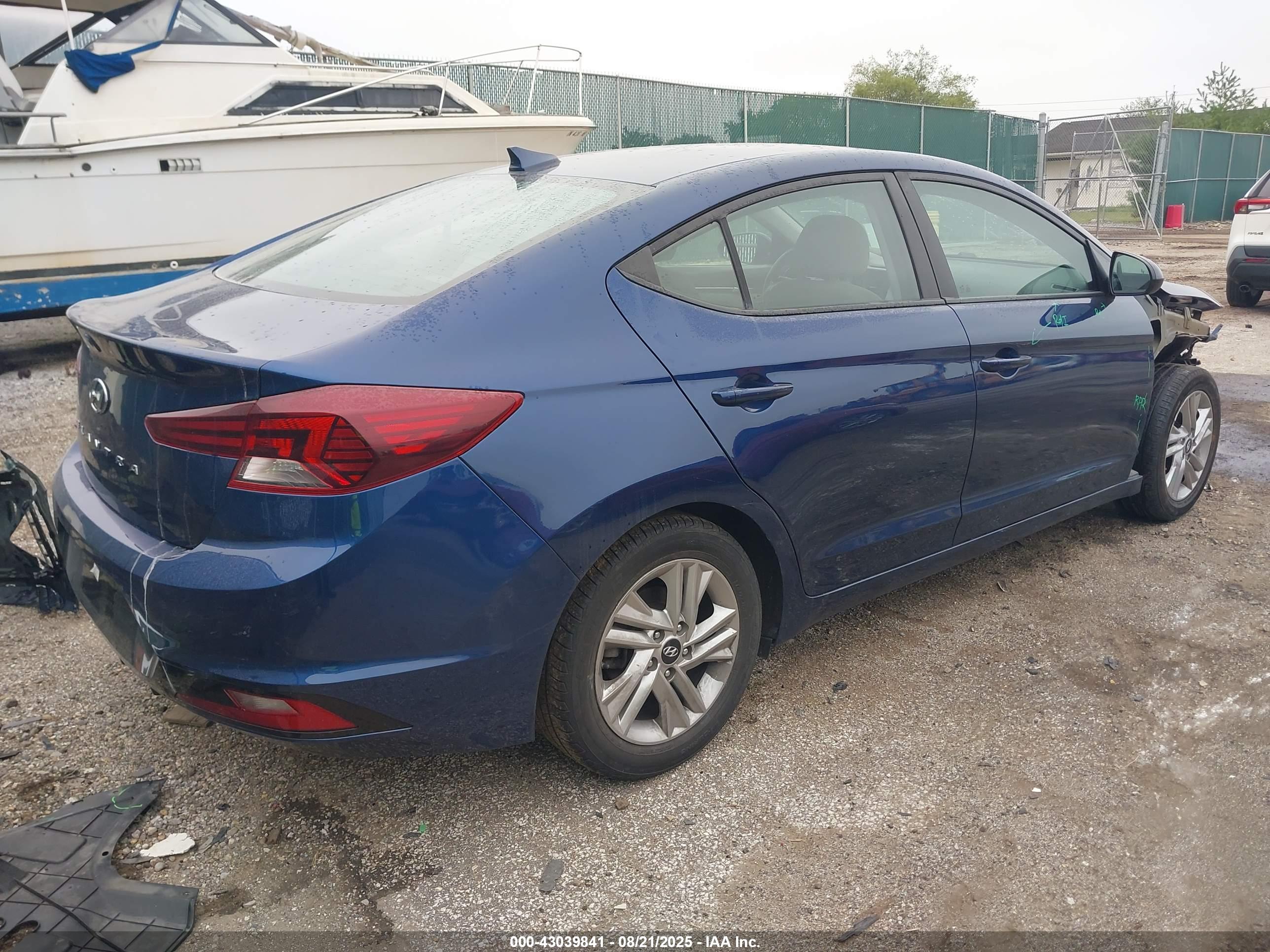 HYUNDAI ELANTRA image 4