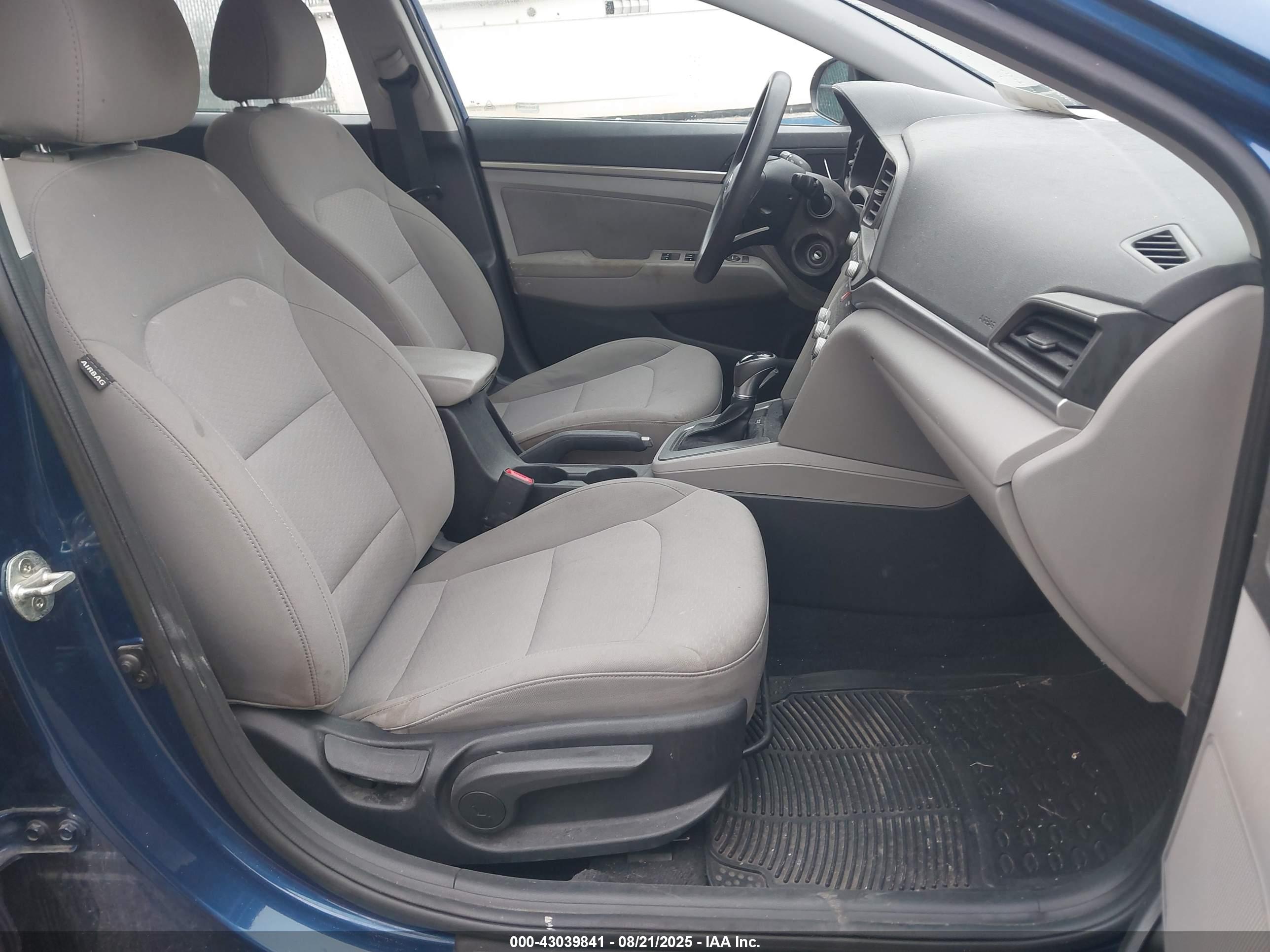 HYUNDAI ELANTRA image 5