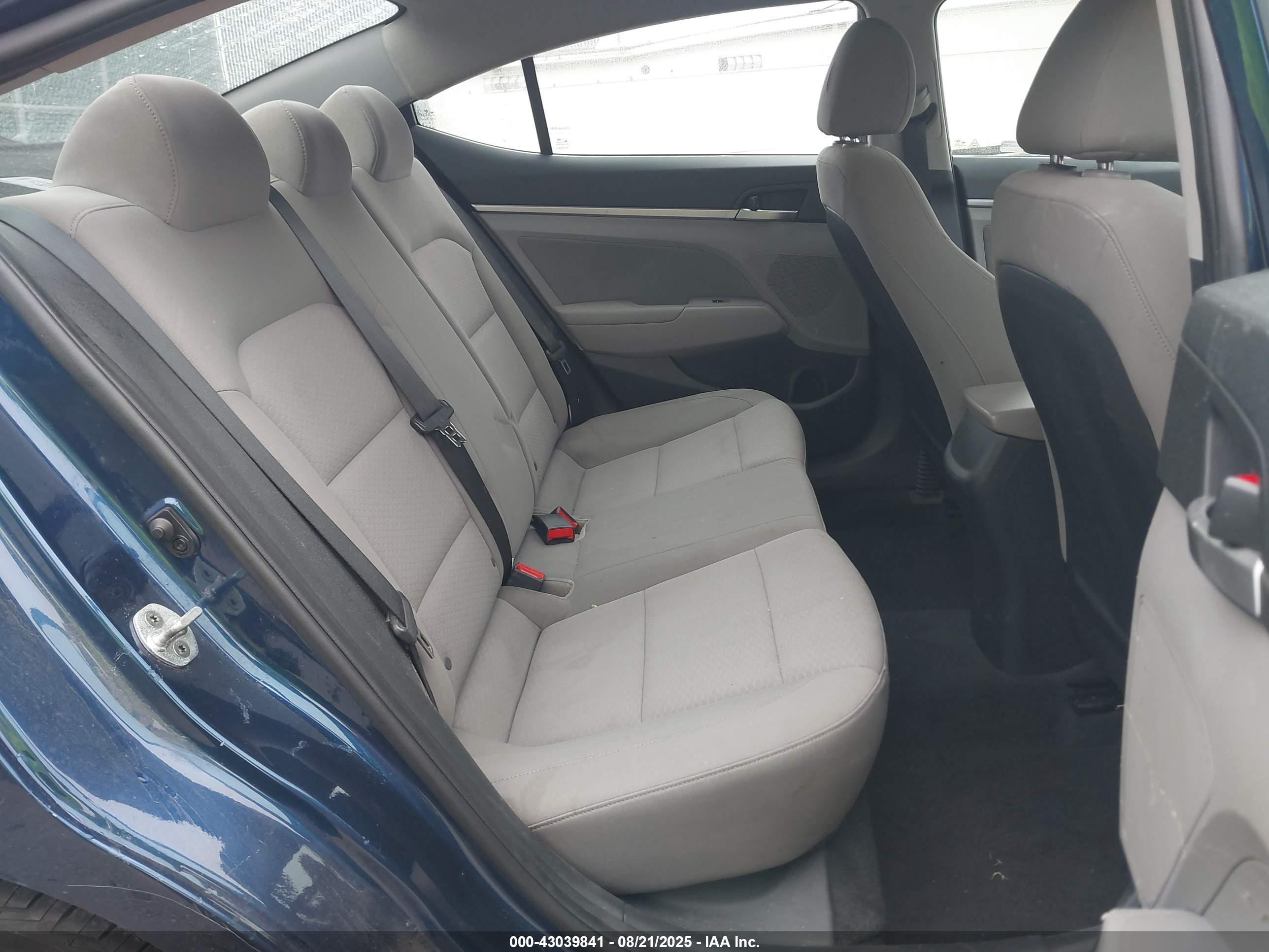 HYUNDAI ELANTRA image 8