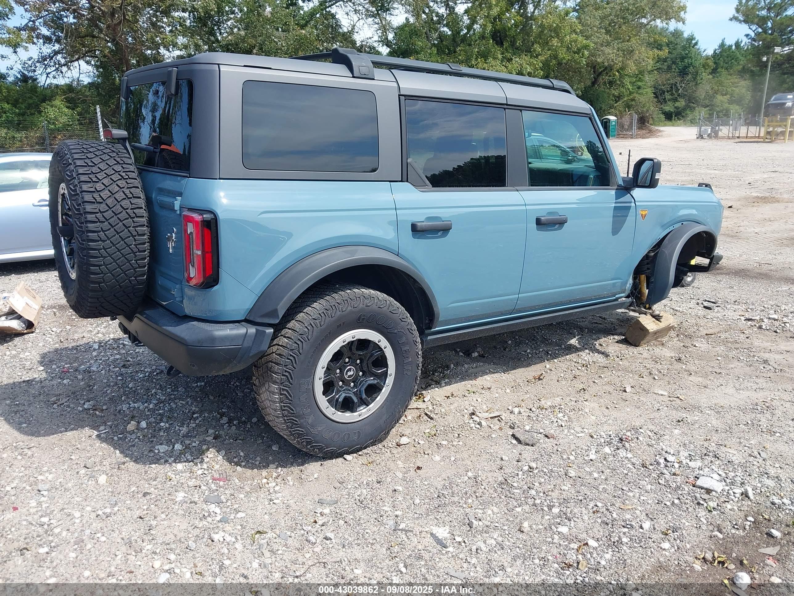 FORD BRONCO image 4