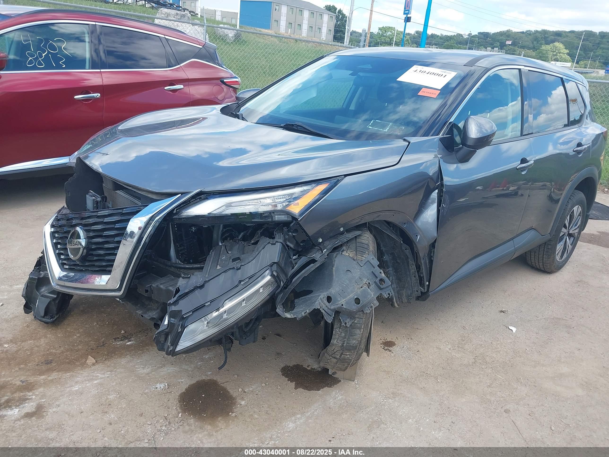 NISSAN ROGUE image 2