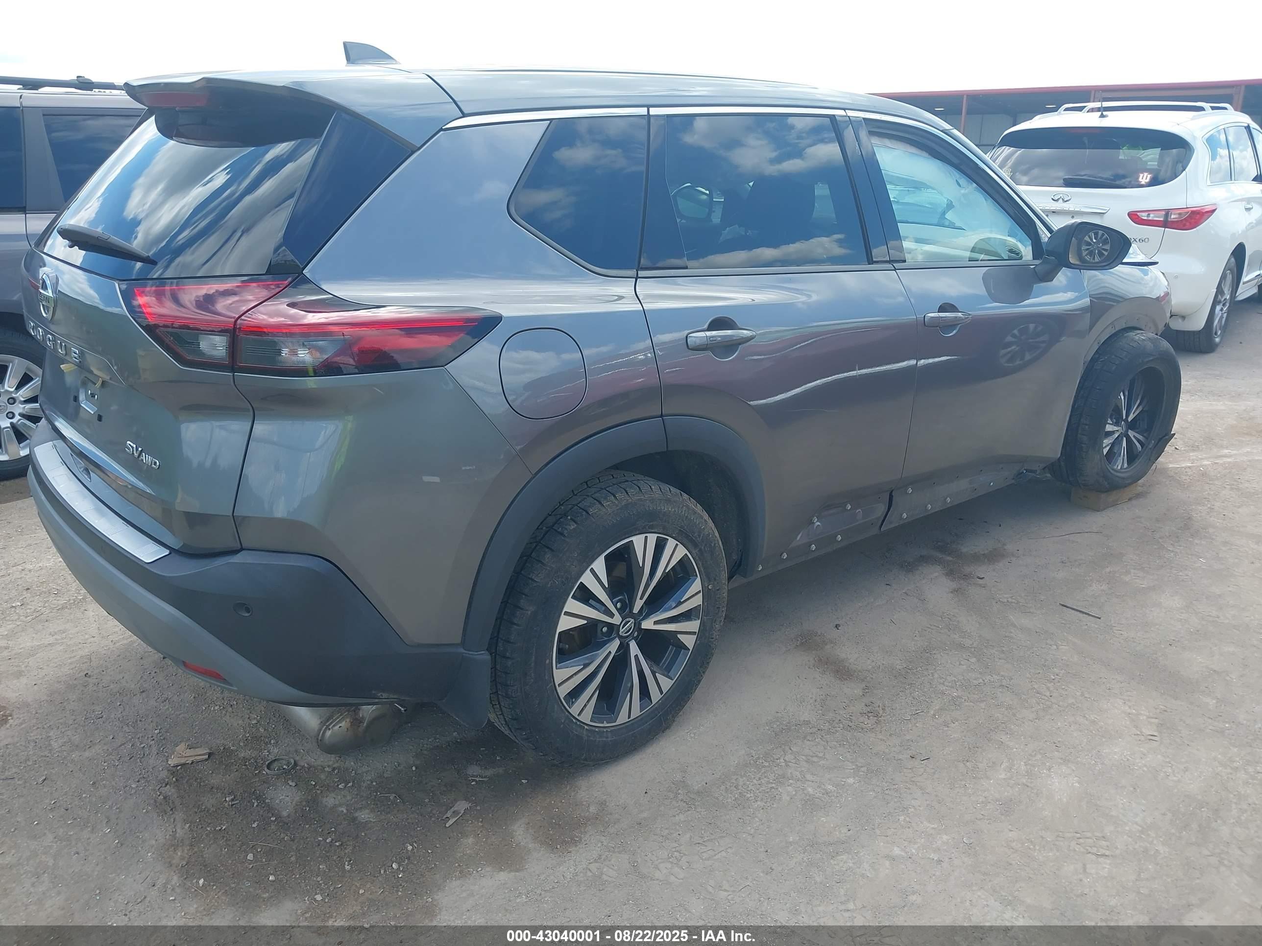 NISSAN ROGUE image 4