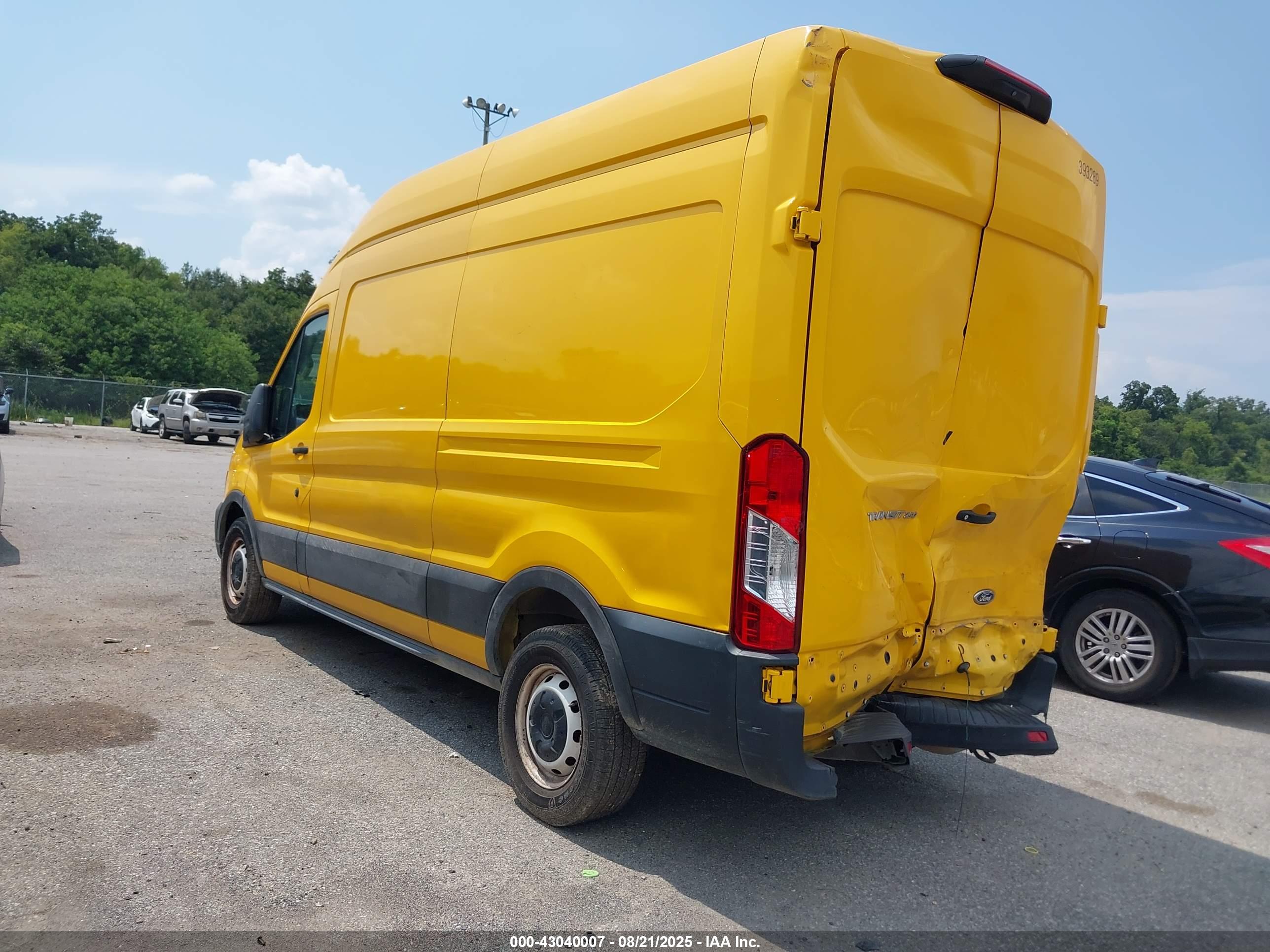 FORD TRANSIT-250 image 3