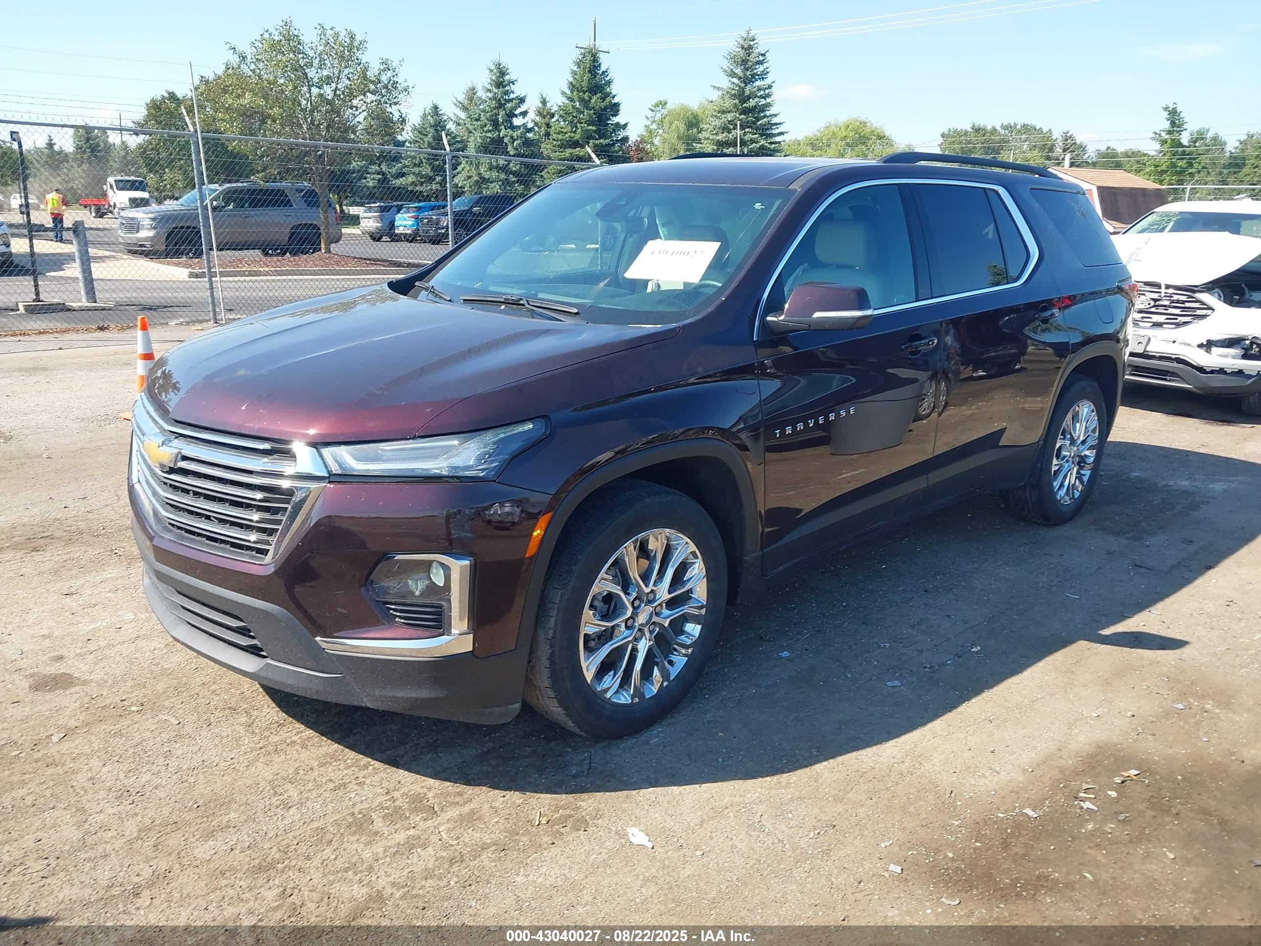 CHEVROLET TRAVERSE image 2