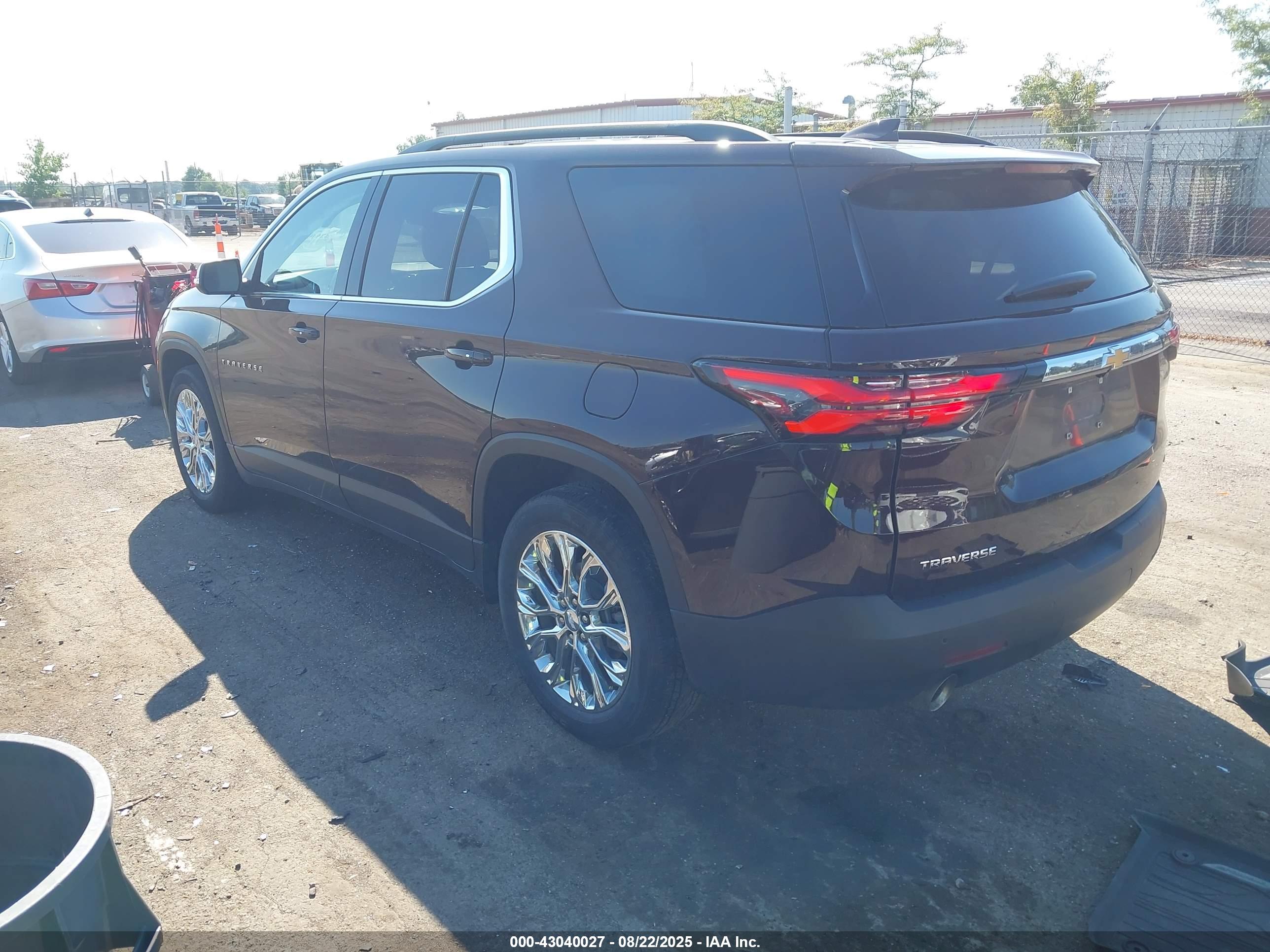CHEVROLET TRAVERSE image 3