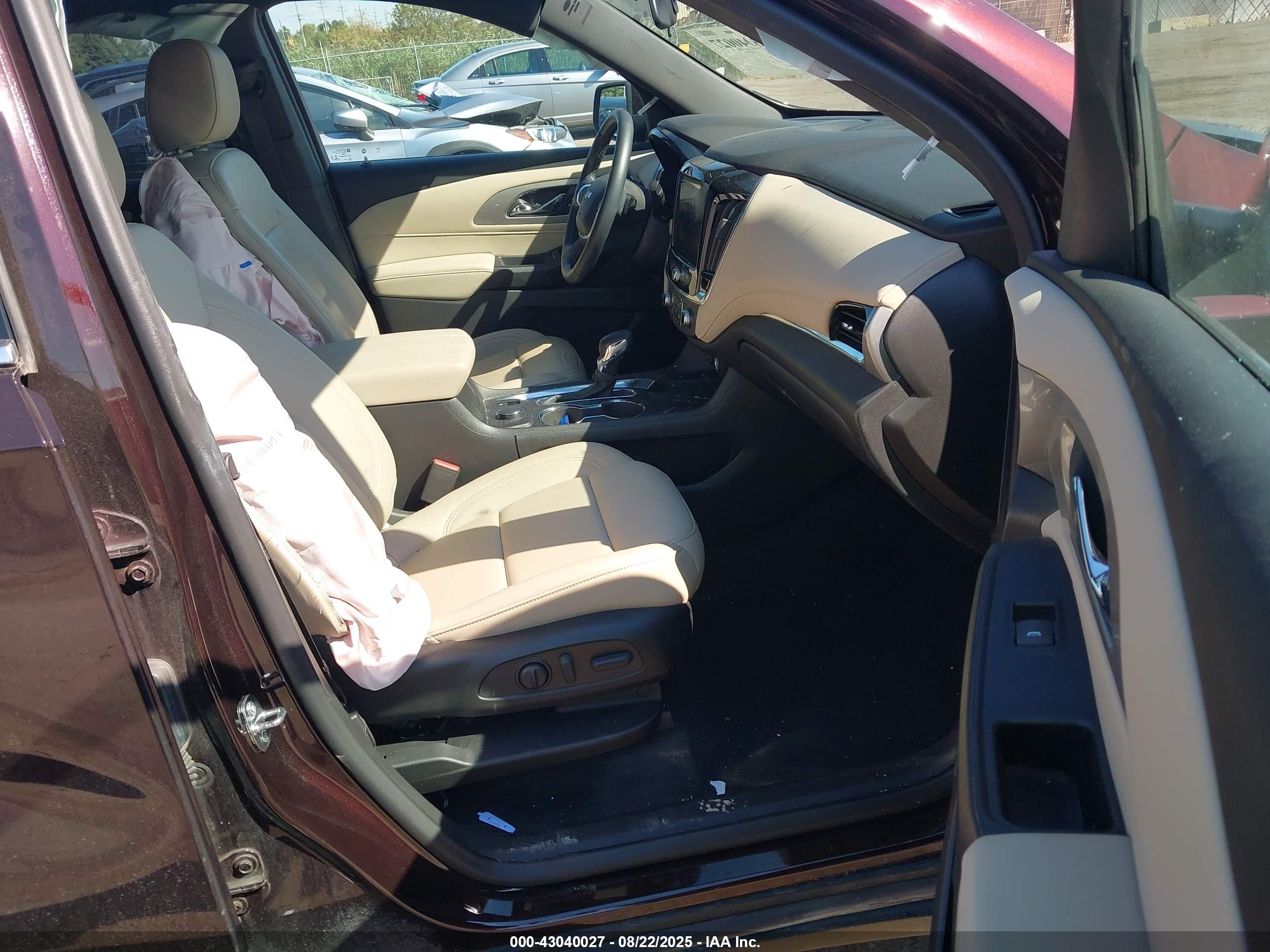 CHEVROLET TRAVERSE image 5