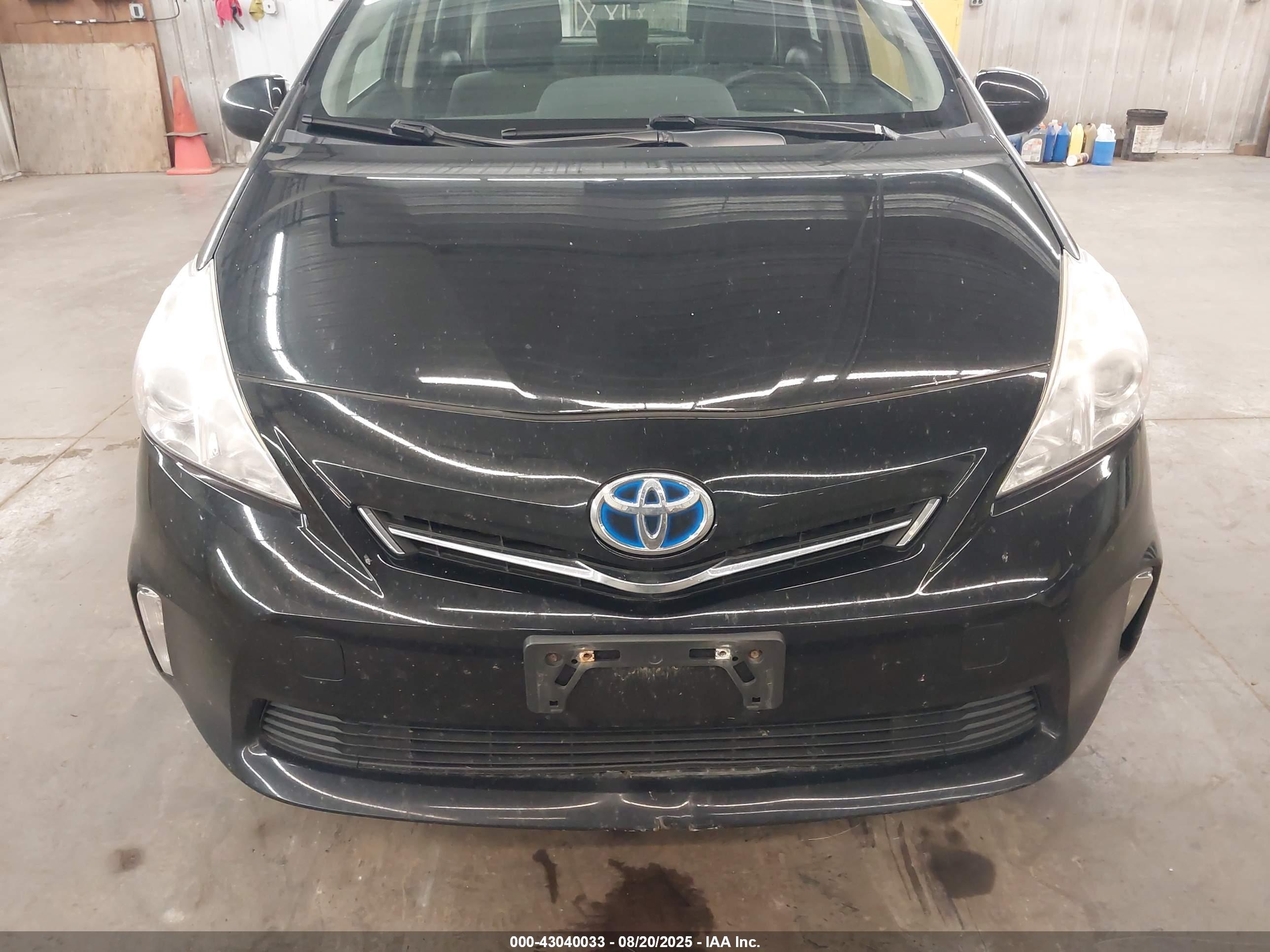 TOYOTA PRIUS image 6