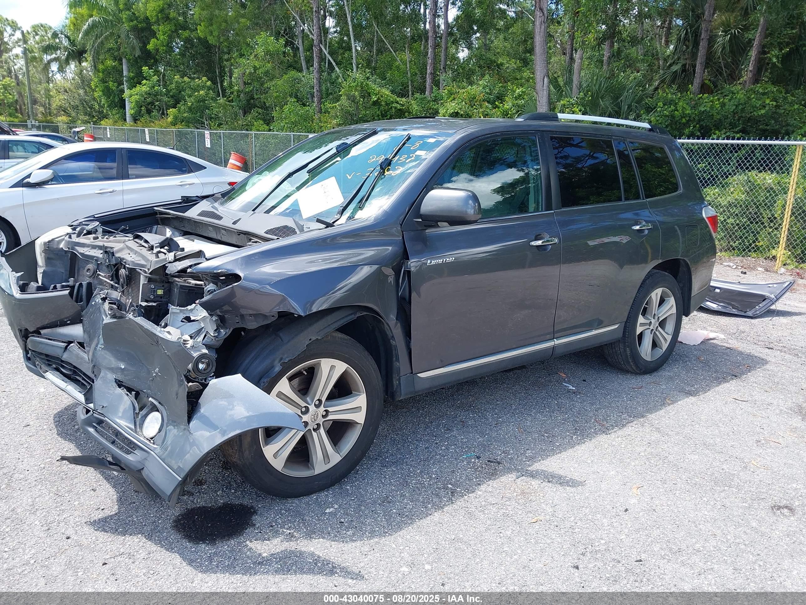 TOYOTA HIGHLANDER image 2