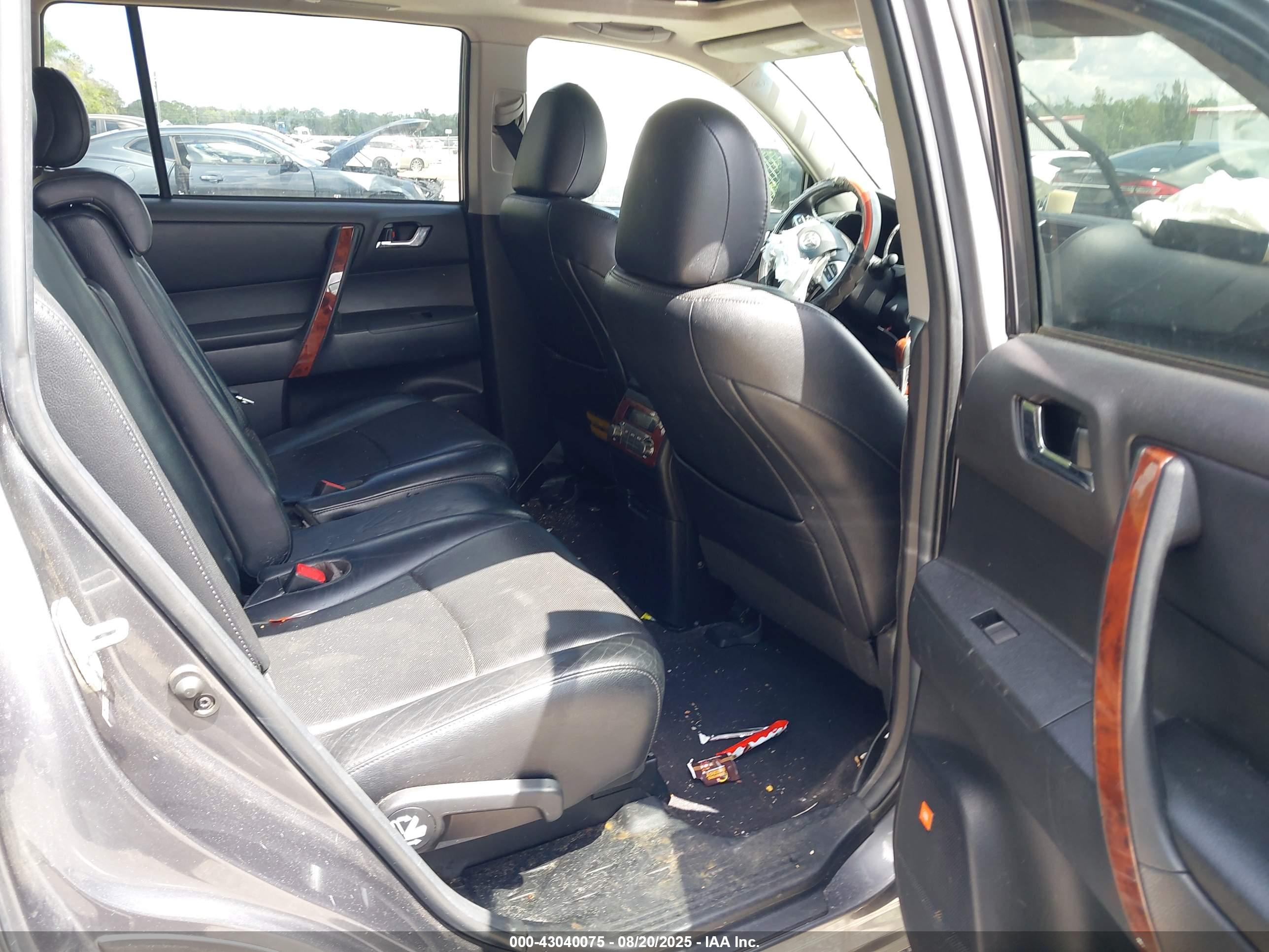 TOYOTA HIGHLANDER image 8