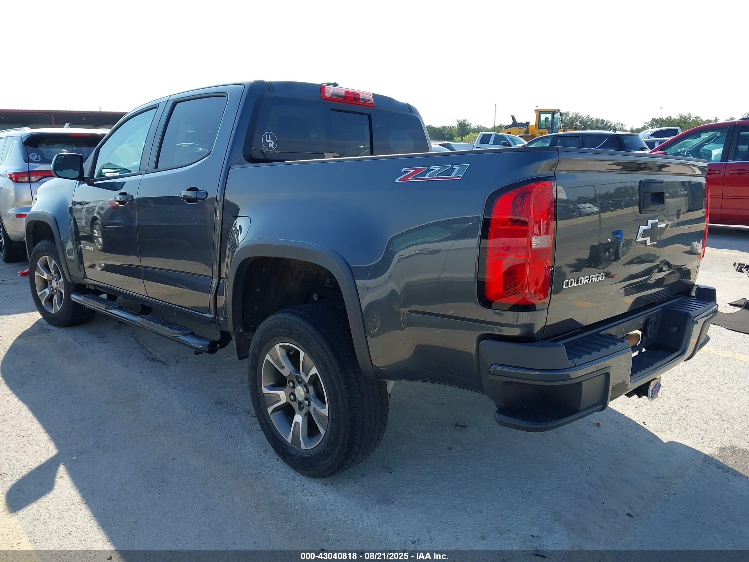 CHEVROLET COLORADO image 3