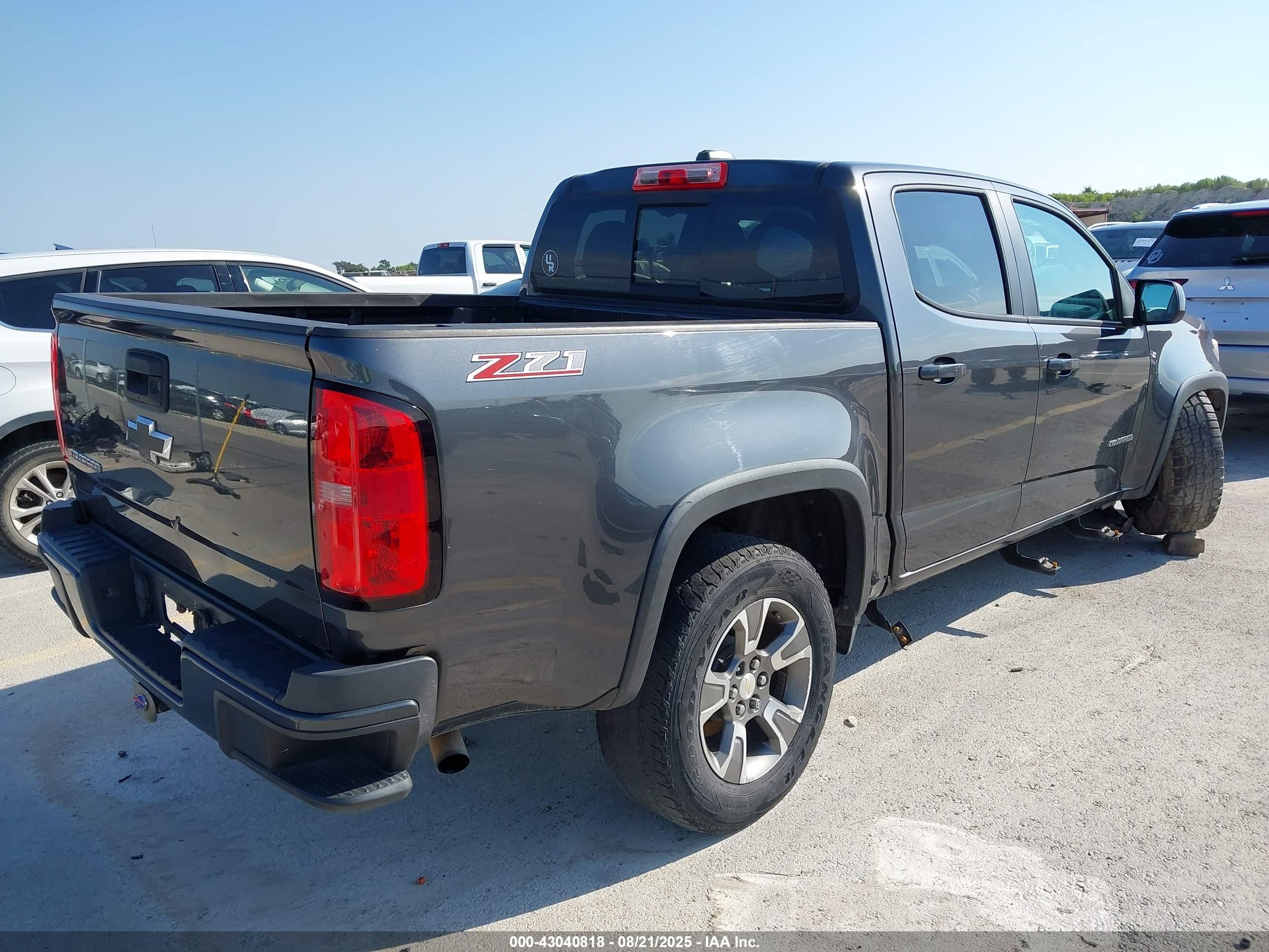 CHEVROLET COLORADO image 4