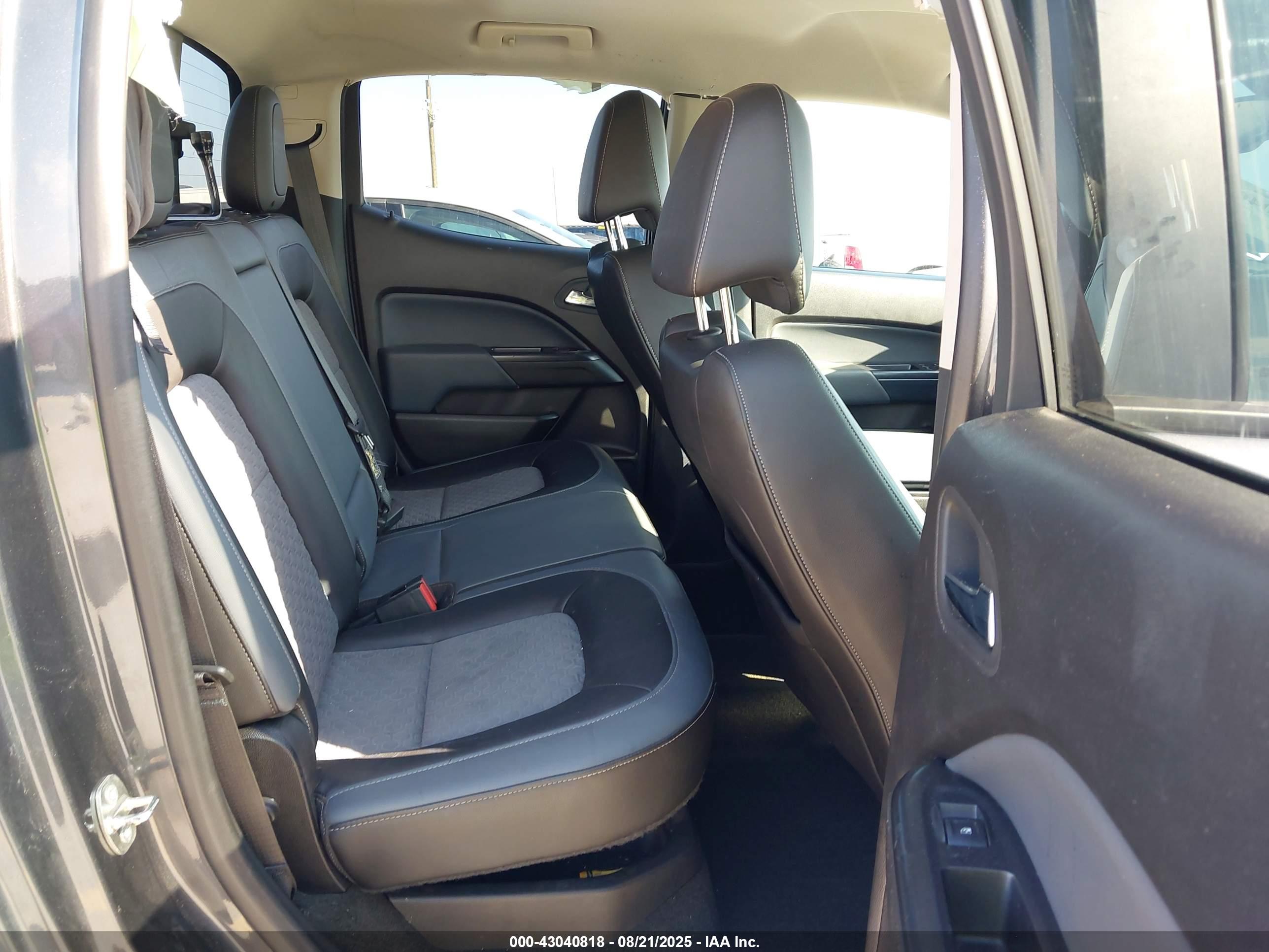 CHEVROLET COLORADO image 8