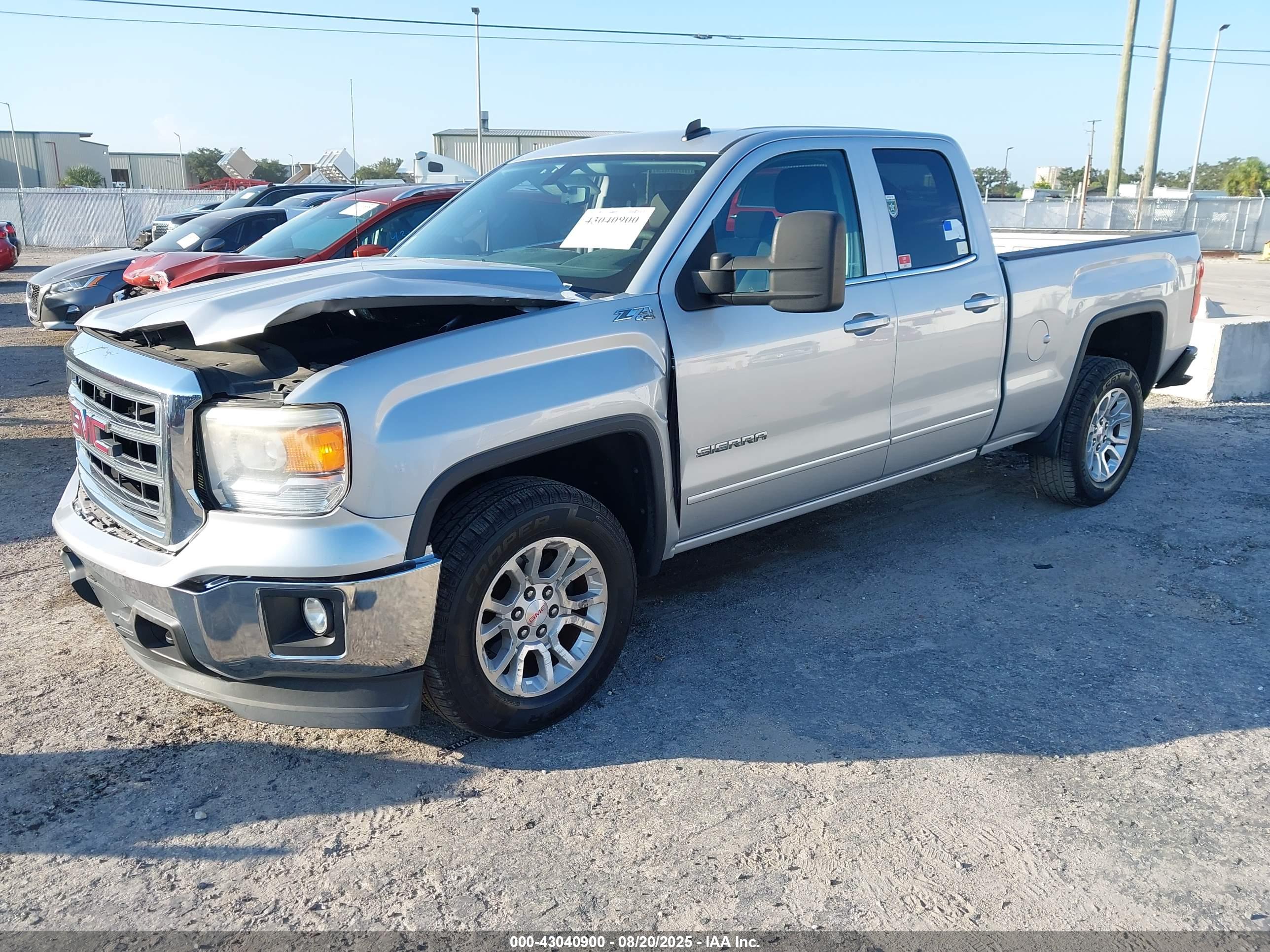 GMC SIERRA image 2