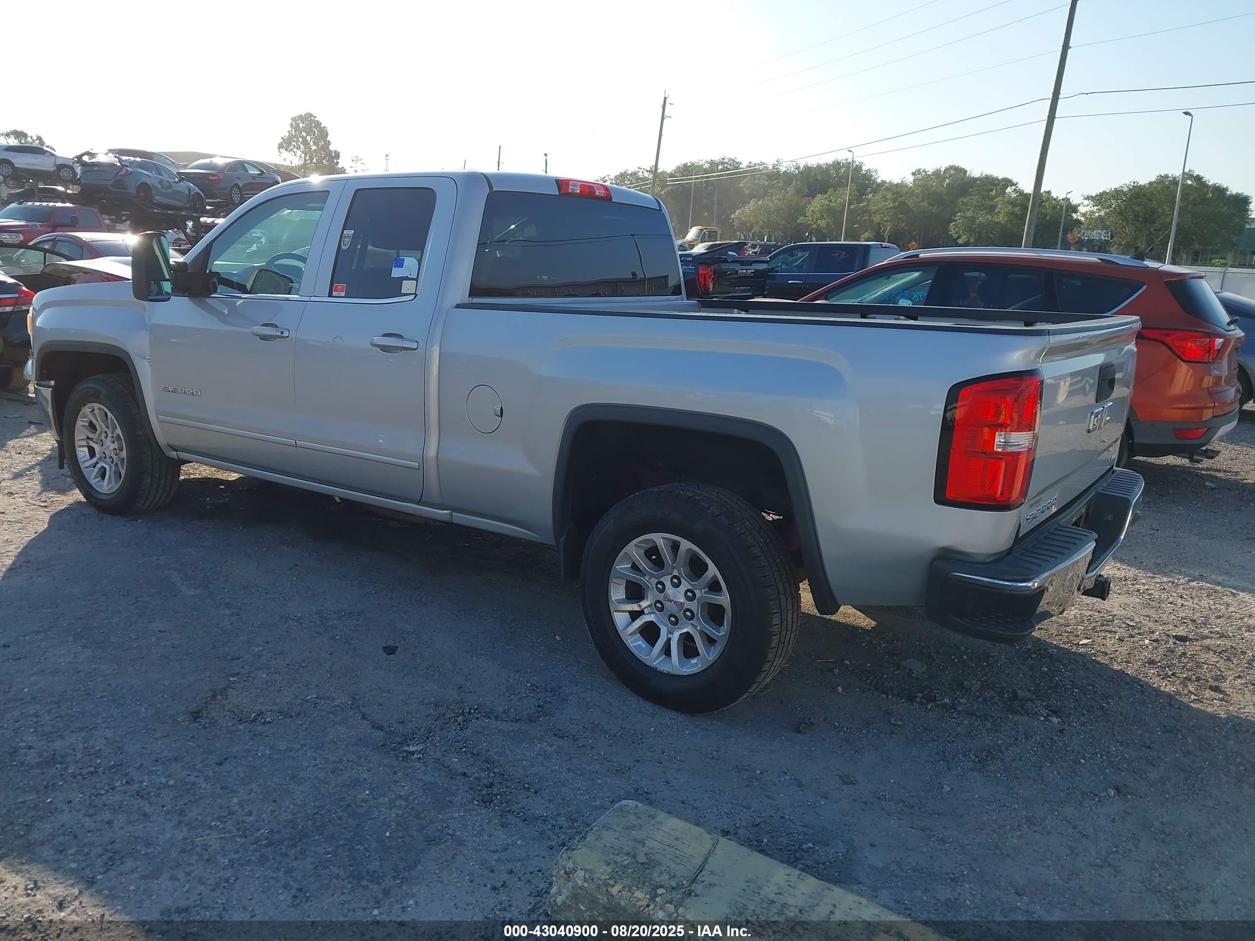 GMC SIERRA image 3