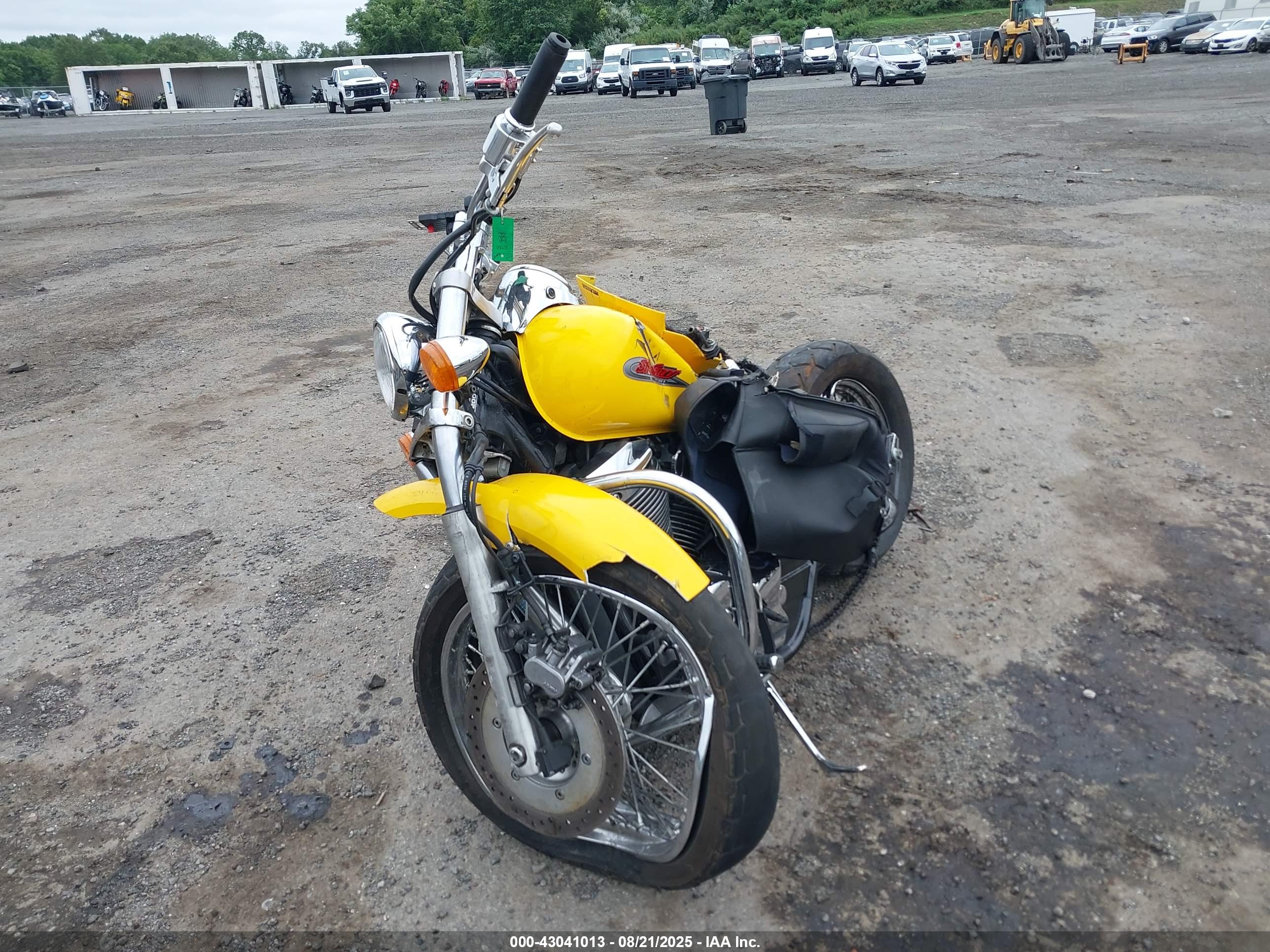 HONDA VT750 image 2