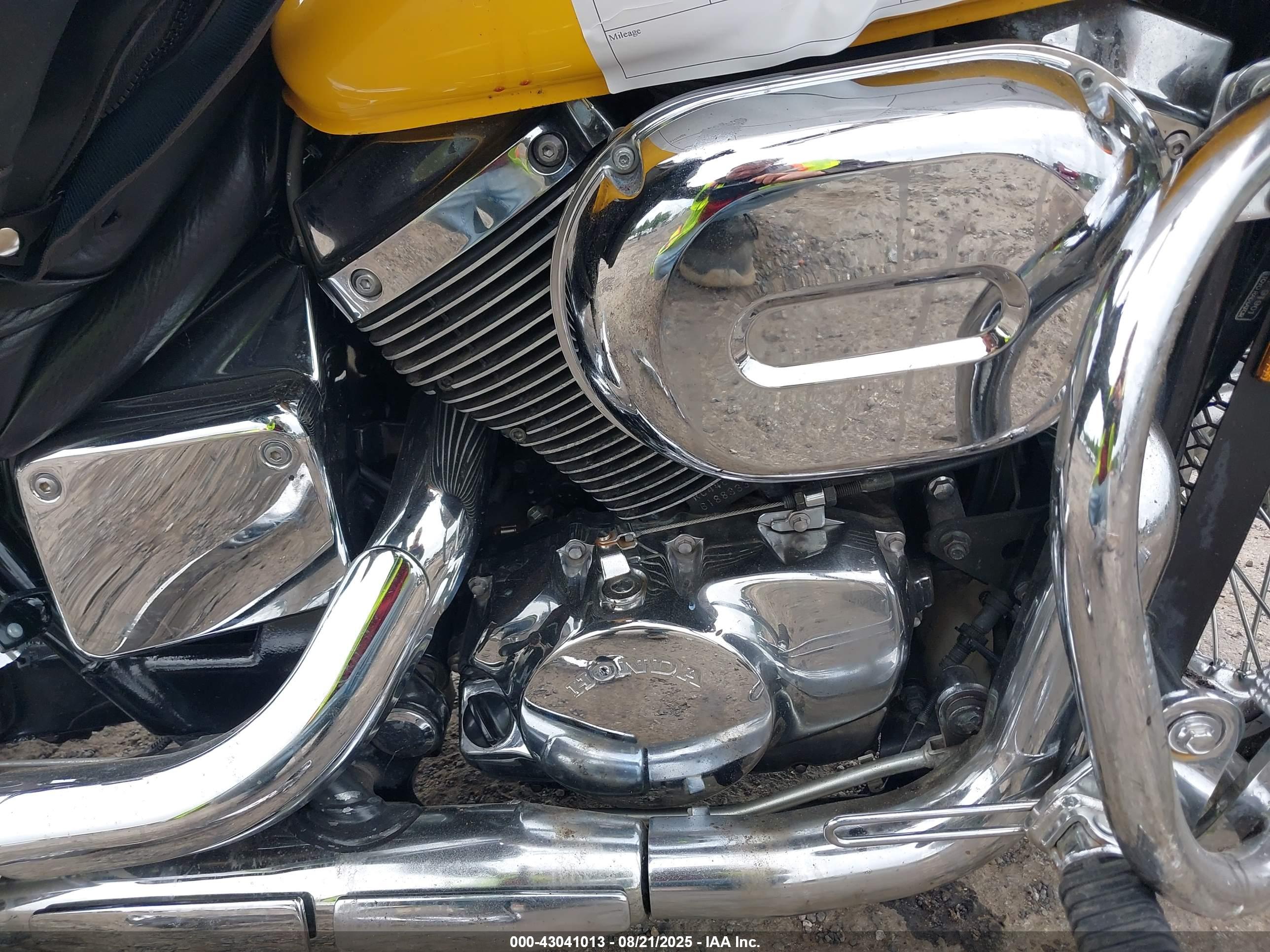 HONDA VT750 image 8