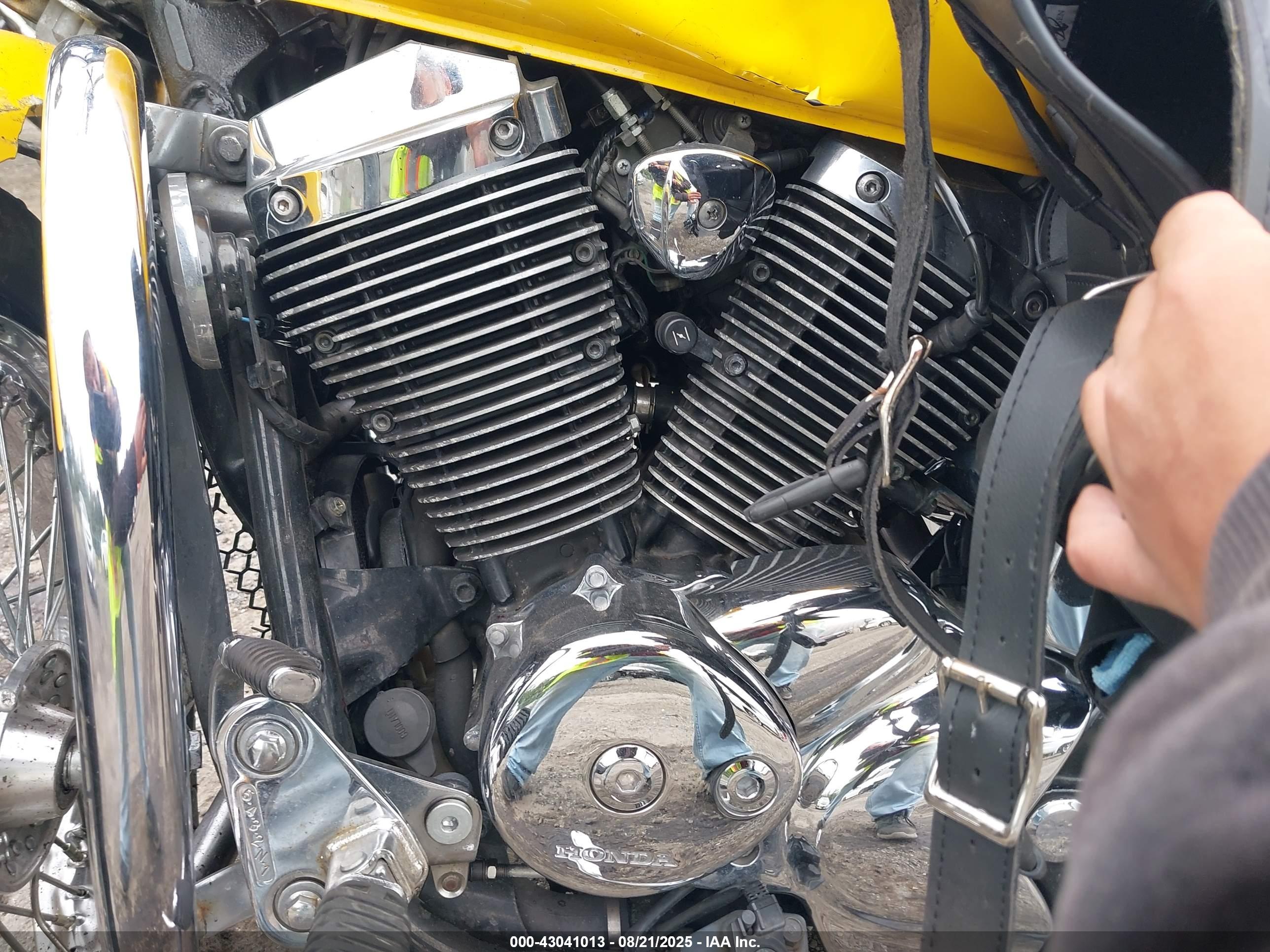 HONDA VT750 image 9