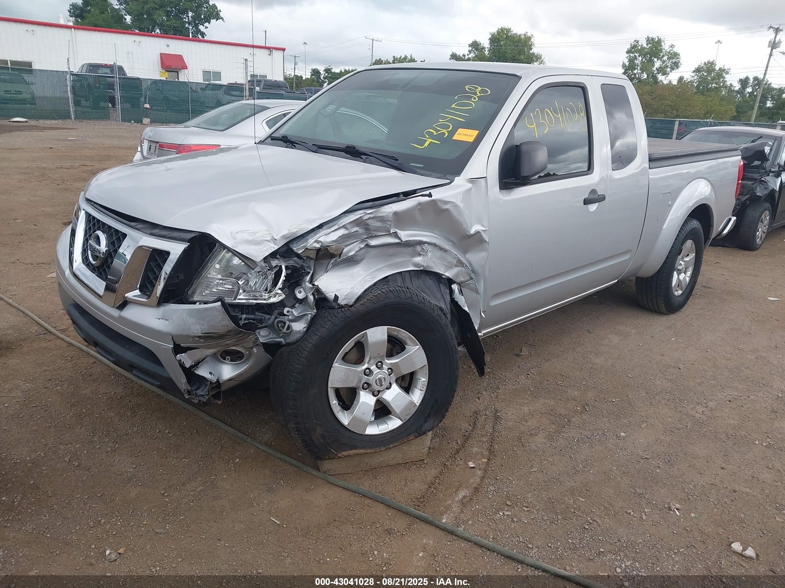 NISSAN FRONTIER image 2
