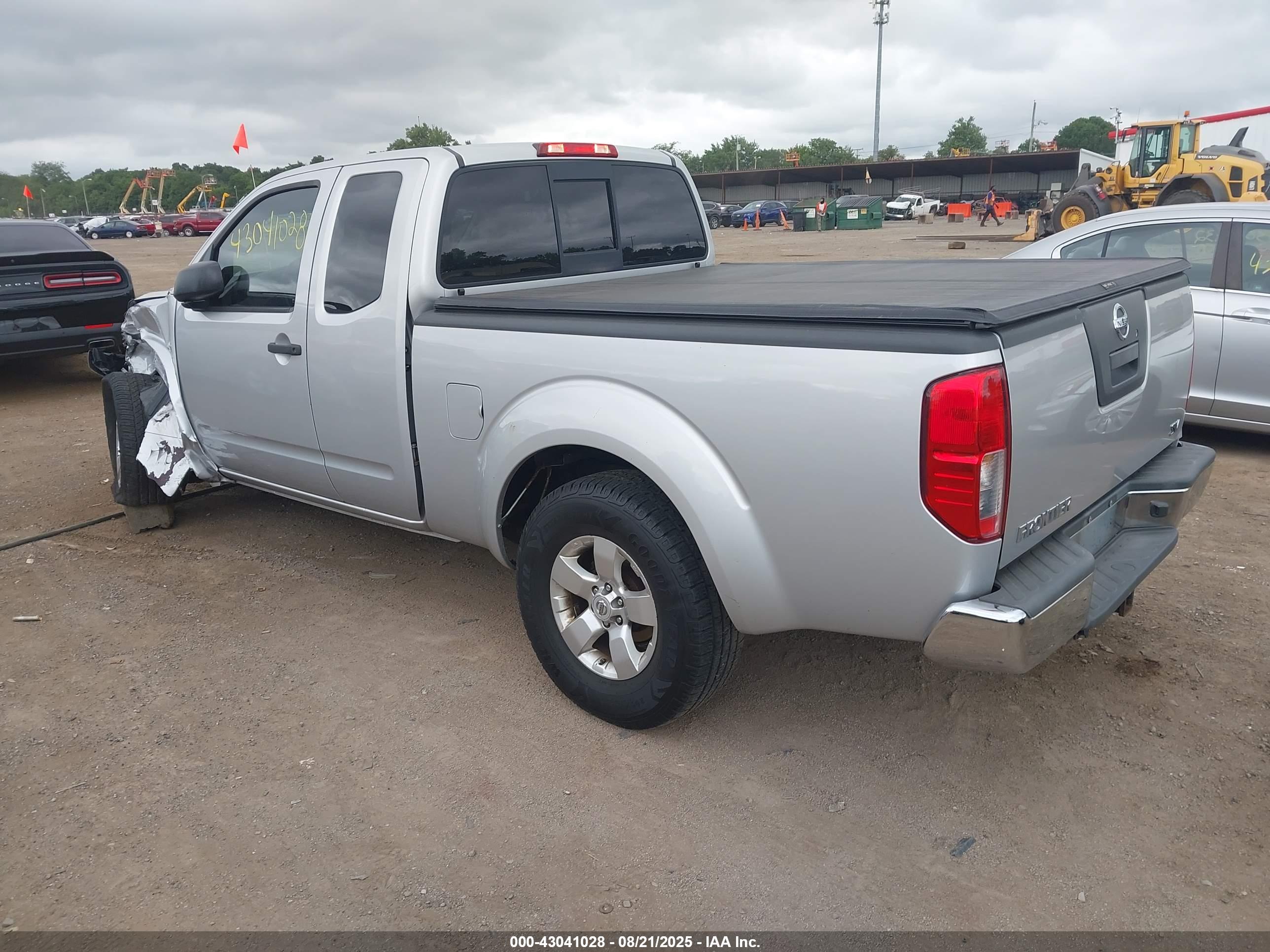 NISSAN FRONTIER image 3