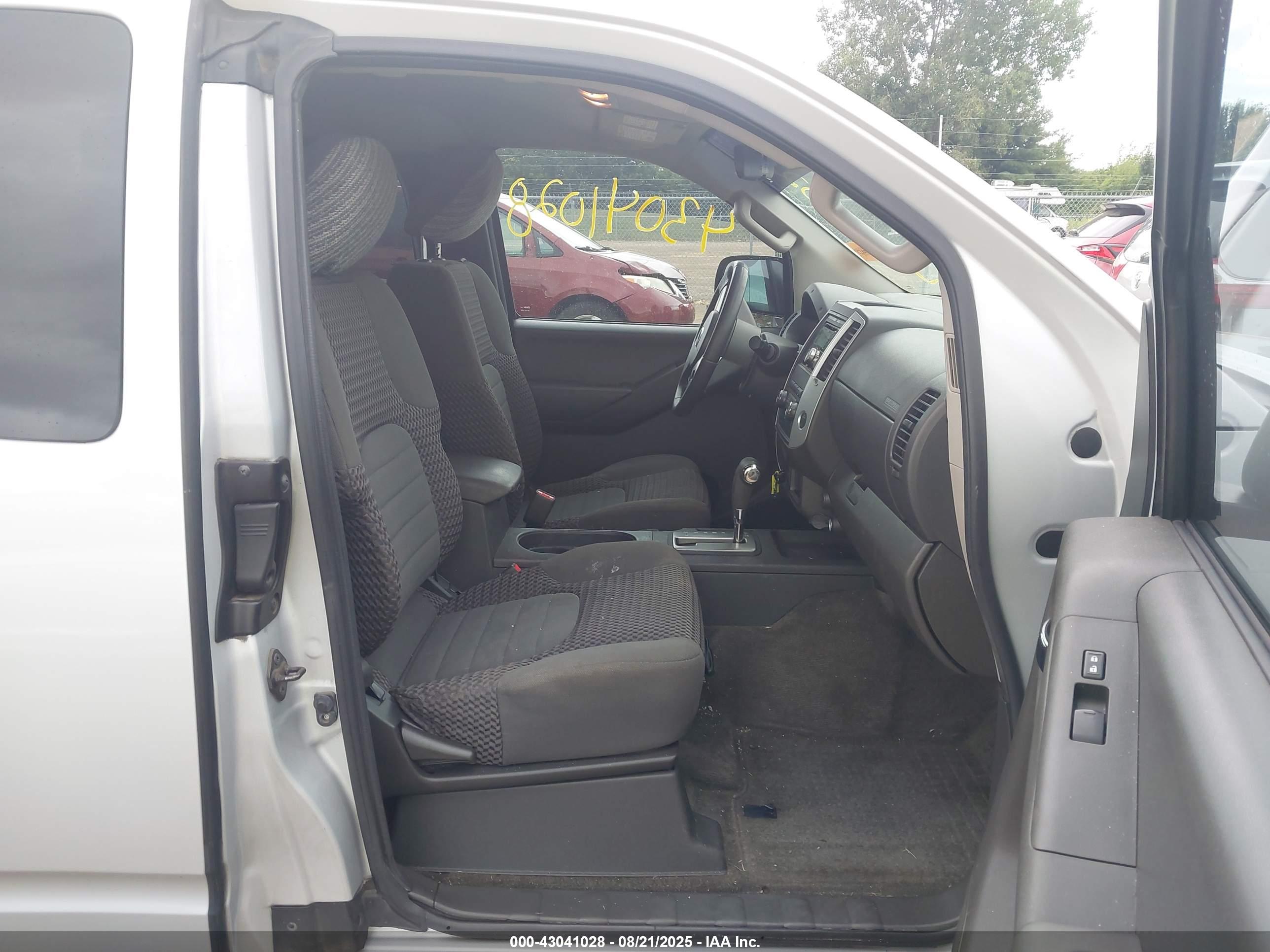 NISSAN FRONTIER image 5