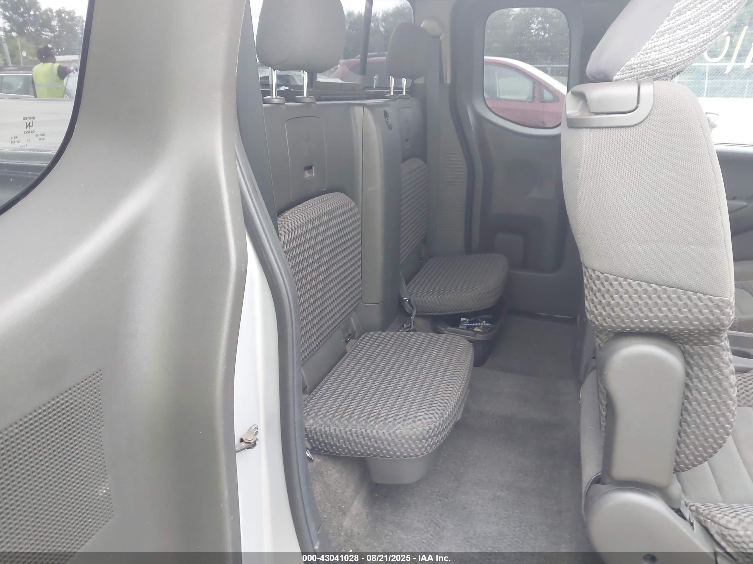 NISSAN FRONTIER image 8
