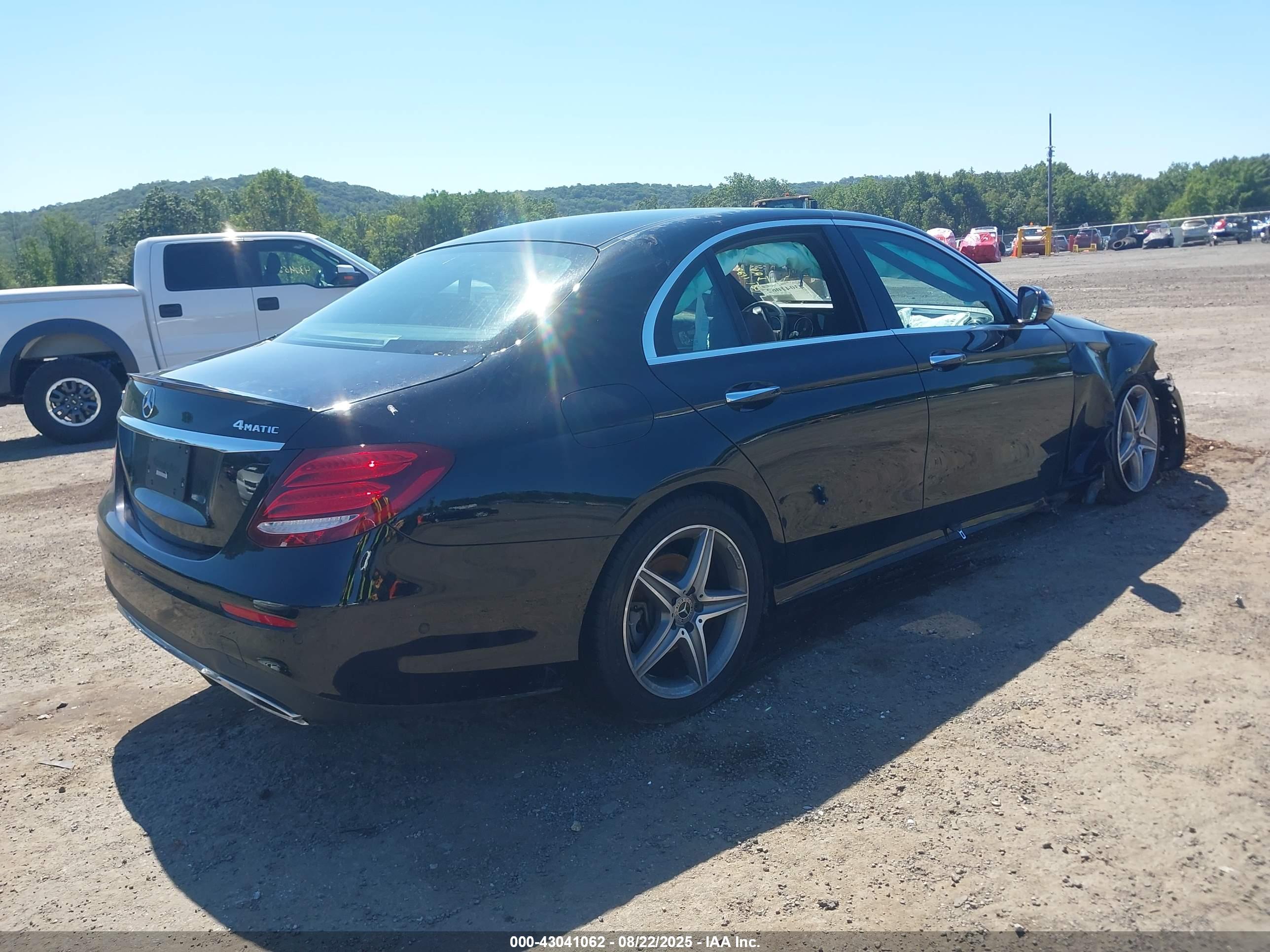 MERCEDES-BENZ E image 4
