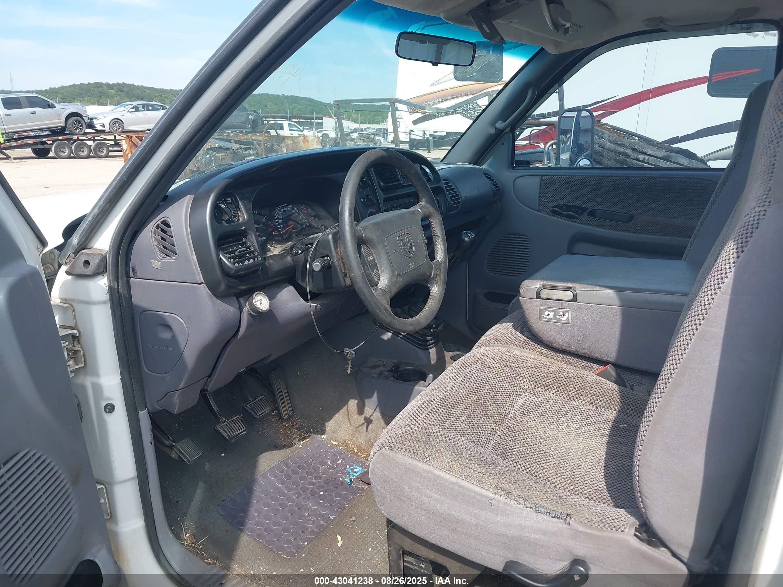 DODGE RAM image 8