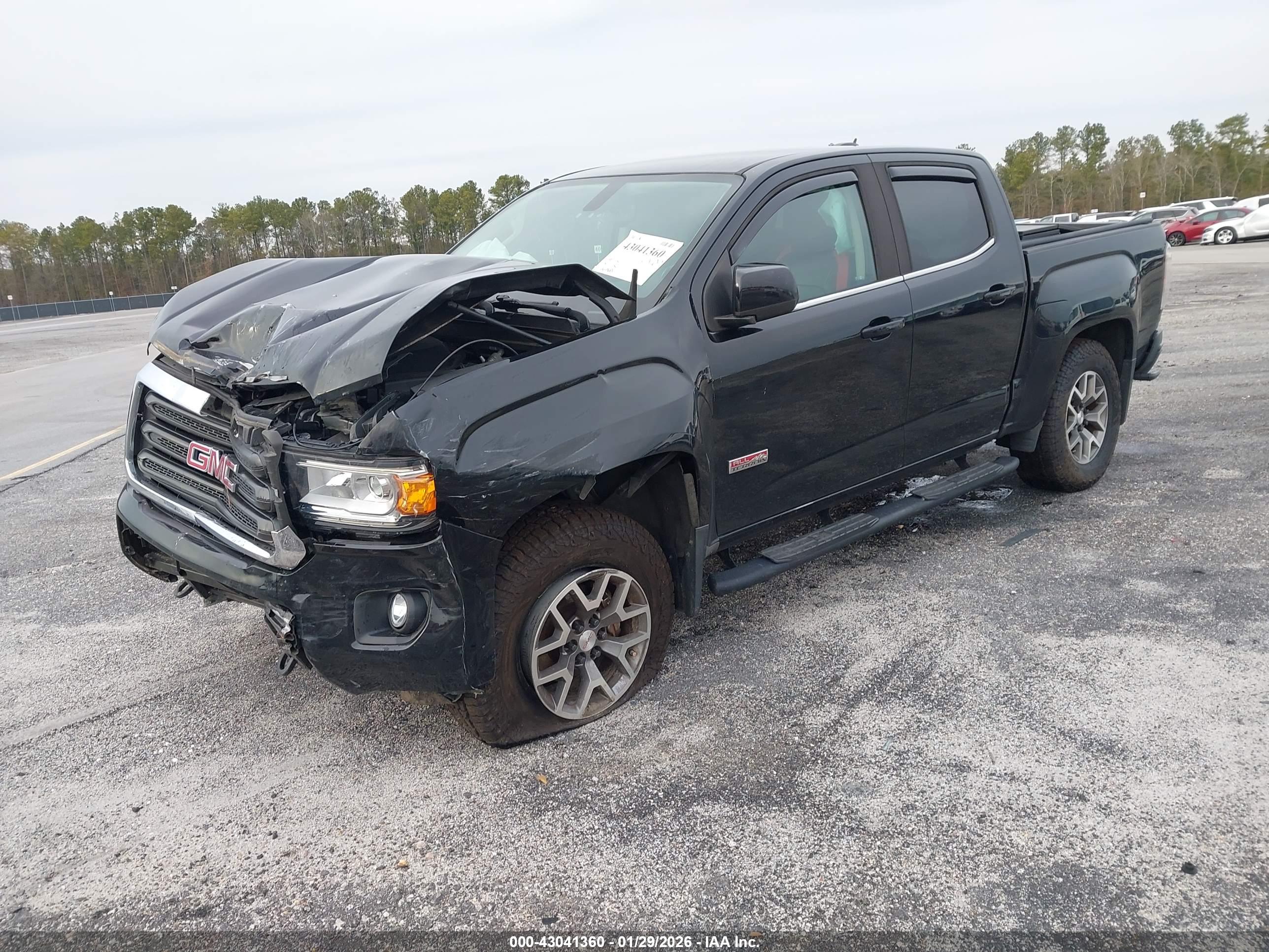 GMC CANYON image 2