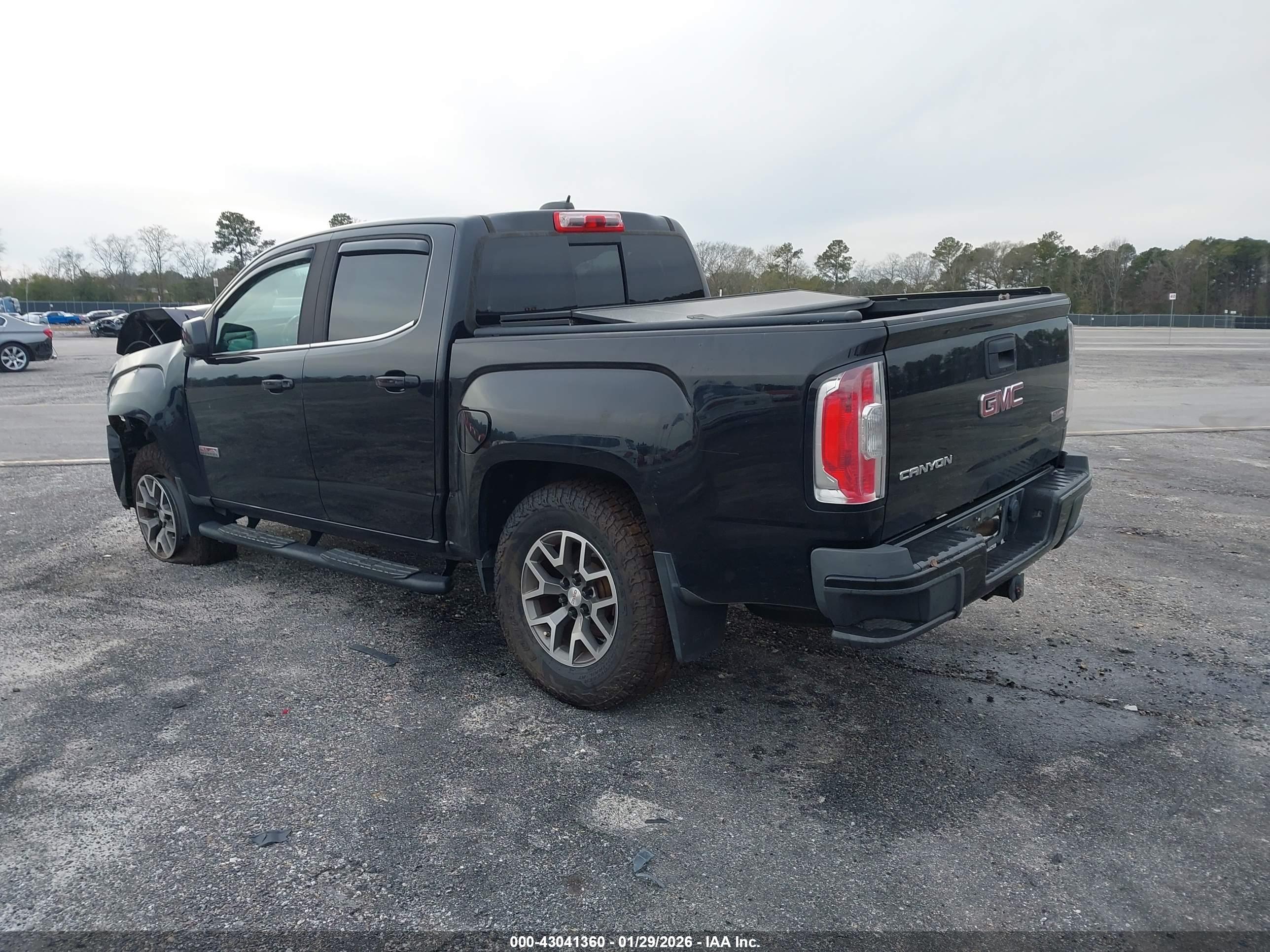 GMC CANYON image 3